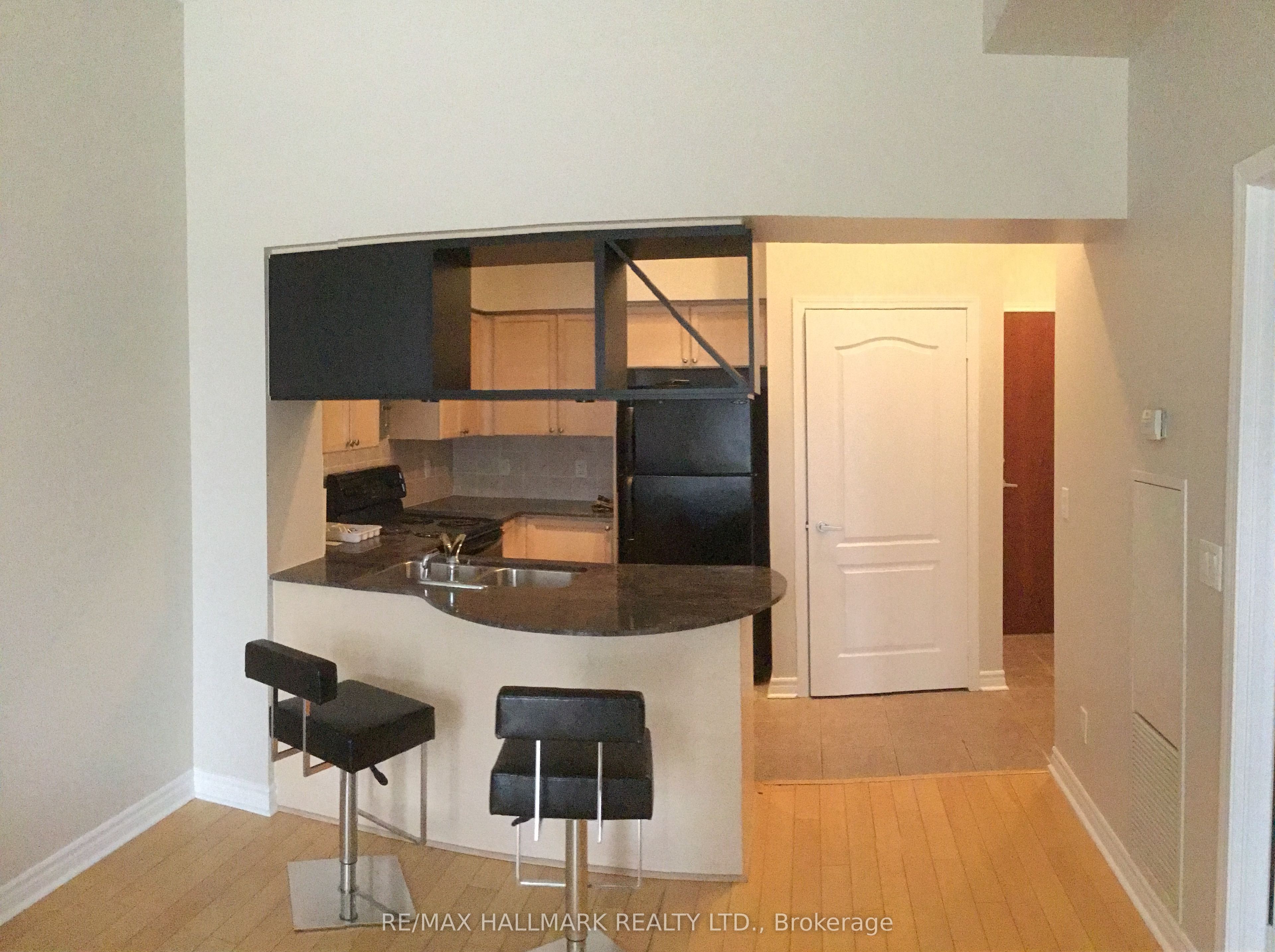 320 City Centre Drive 318, Mississauga, ON L5B 4P8 photo 2
