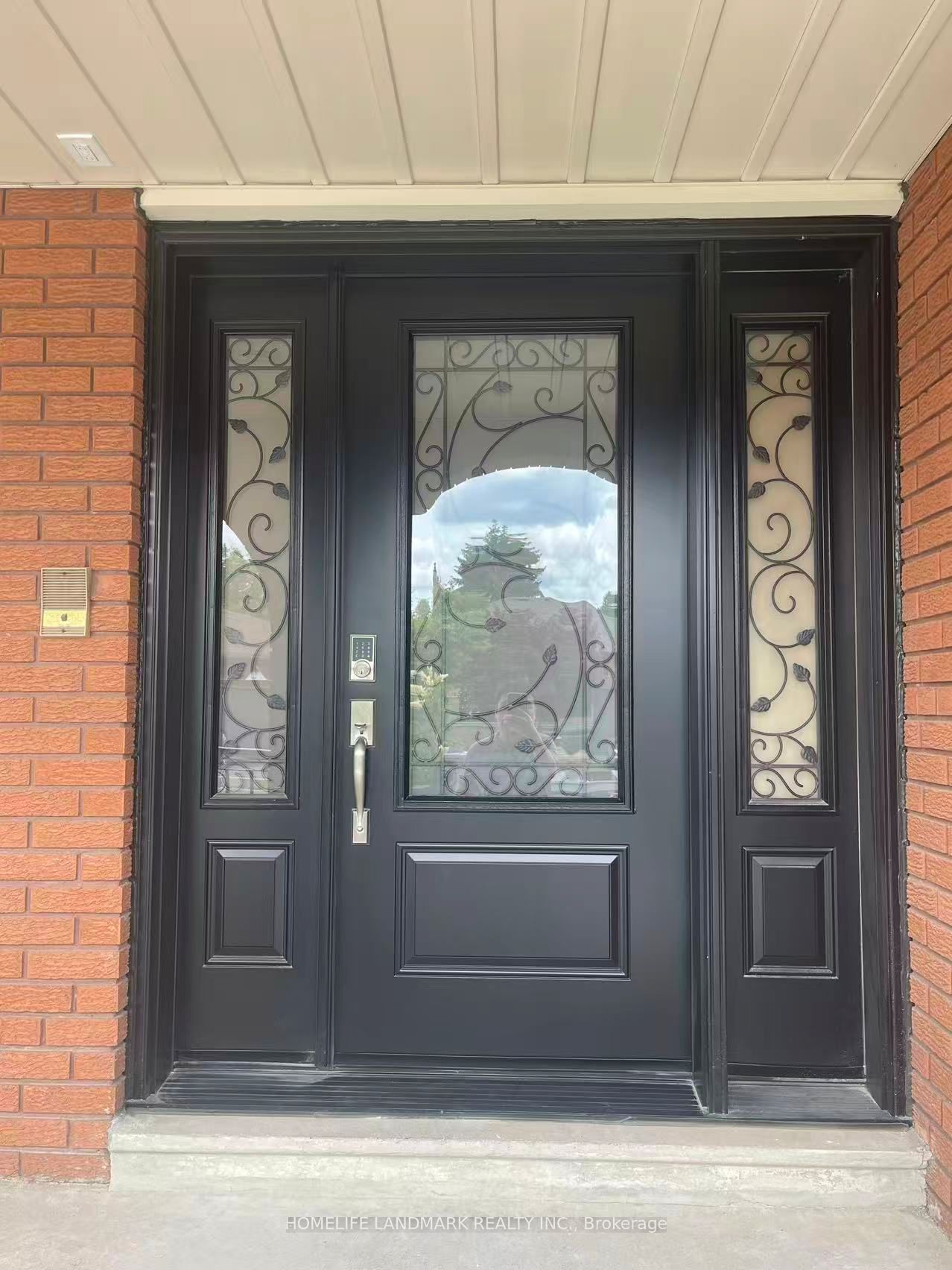 17 Rosemeade Avenue Unit 1, Toronto, ON M8Y 3A2 photo 2