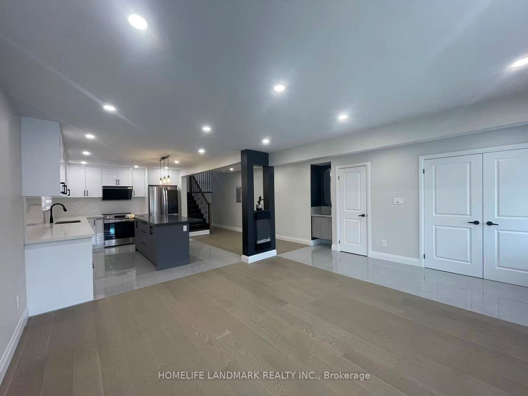 17 Rosemeade Avenue Unit 1, Toronto, ON M8Y 3A2 photo 4