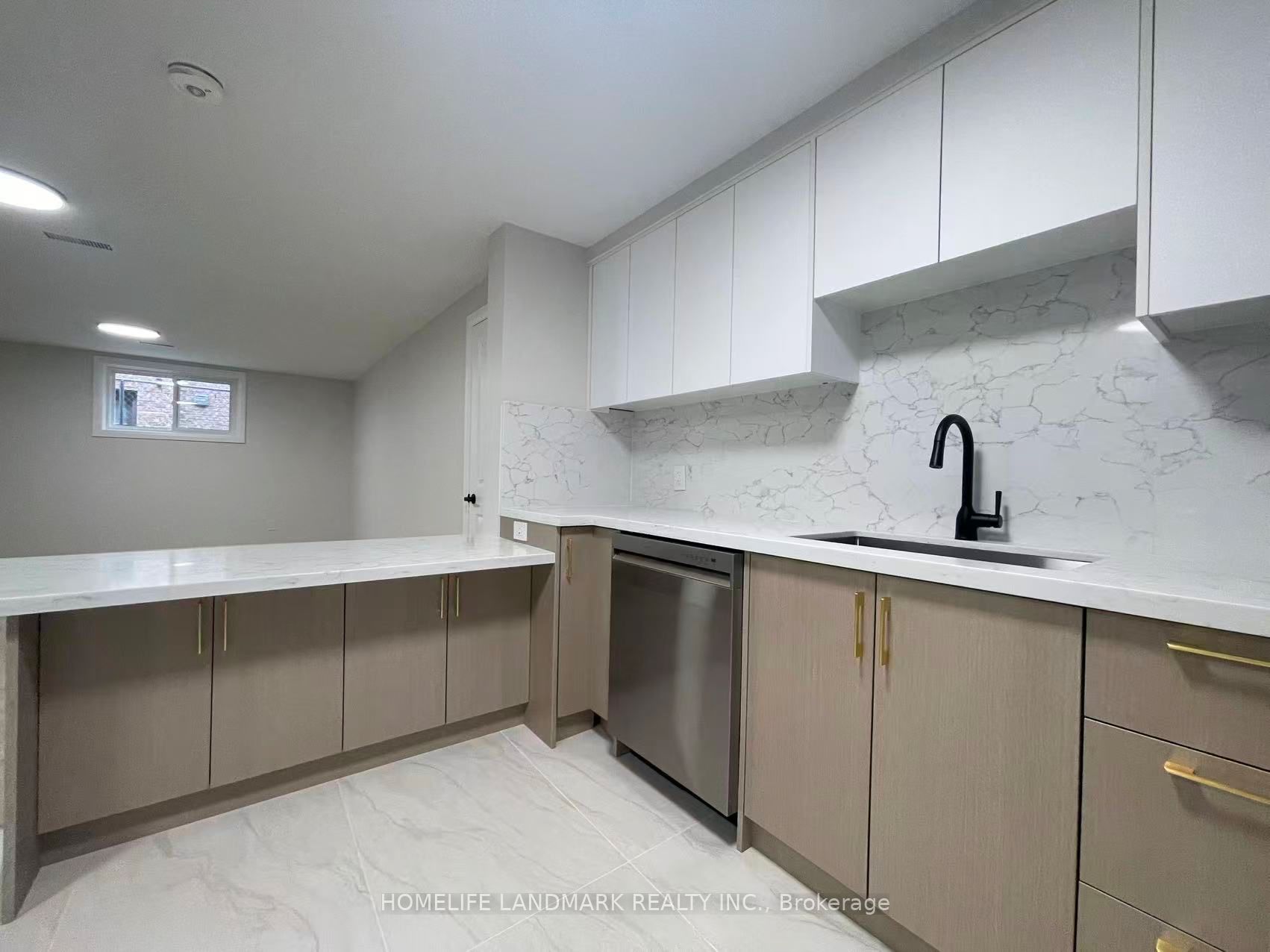 17 Rosemeade Avenue Unit 3, Toronto, ON M8Y 3A2 photo 2