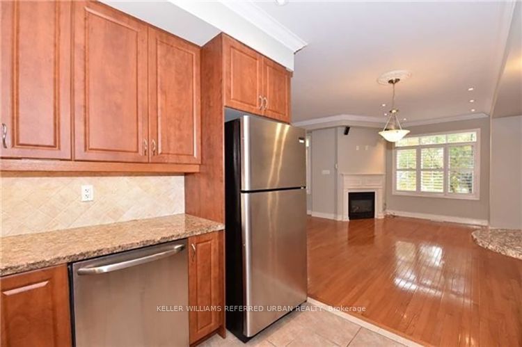 967 Kipling Avenue, Toronto, ON M9B 3L3 photo 2