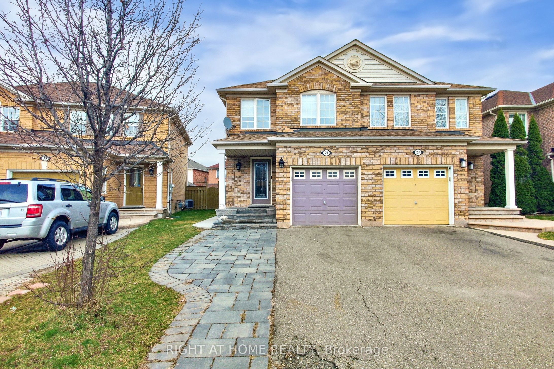 21 Dunlop Court, Brampton, ON L6X 4Z8 photo 2