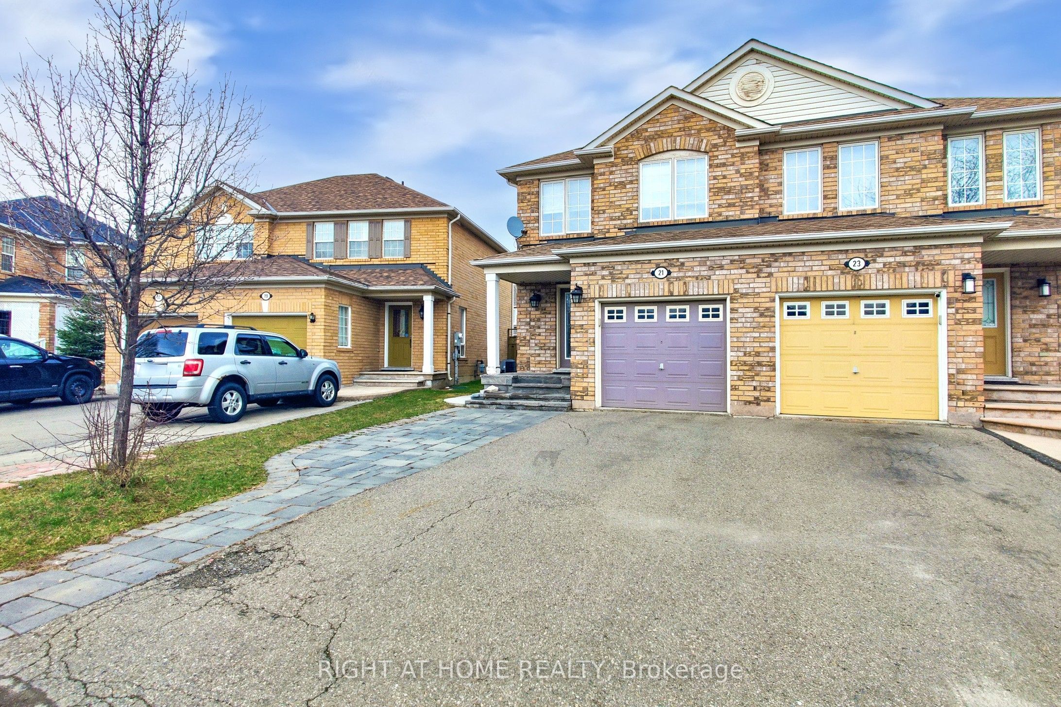 21 Dunlop Court, Brampton, ON L6X 4Z8 photo 3