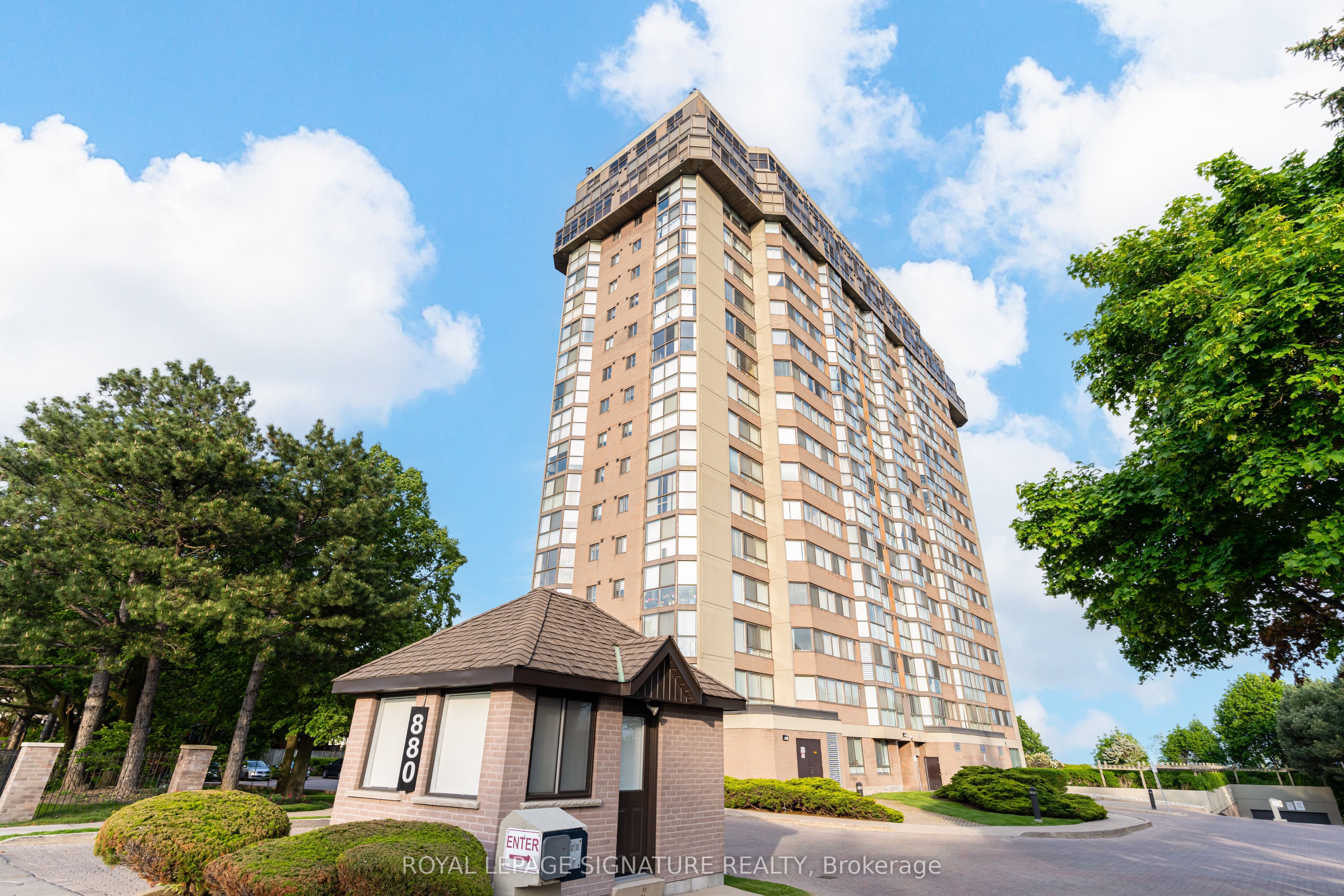 880 Dundas Street W 405, Mississauga, ON L5C 4H3