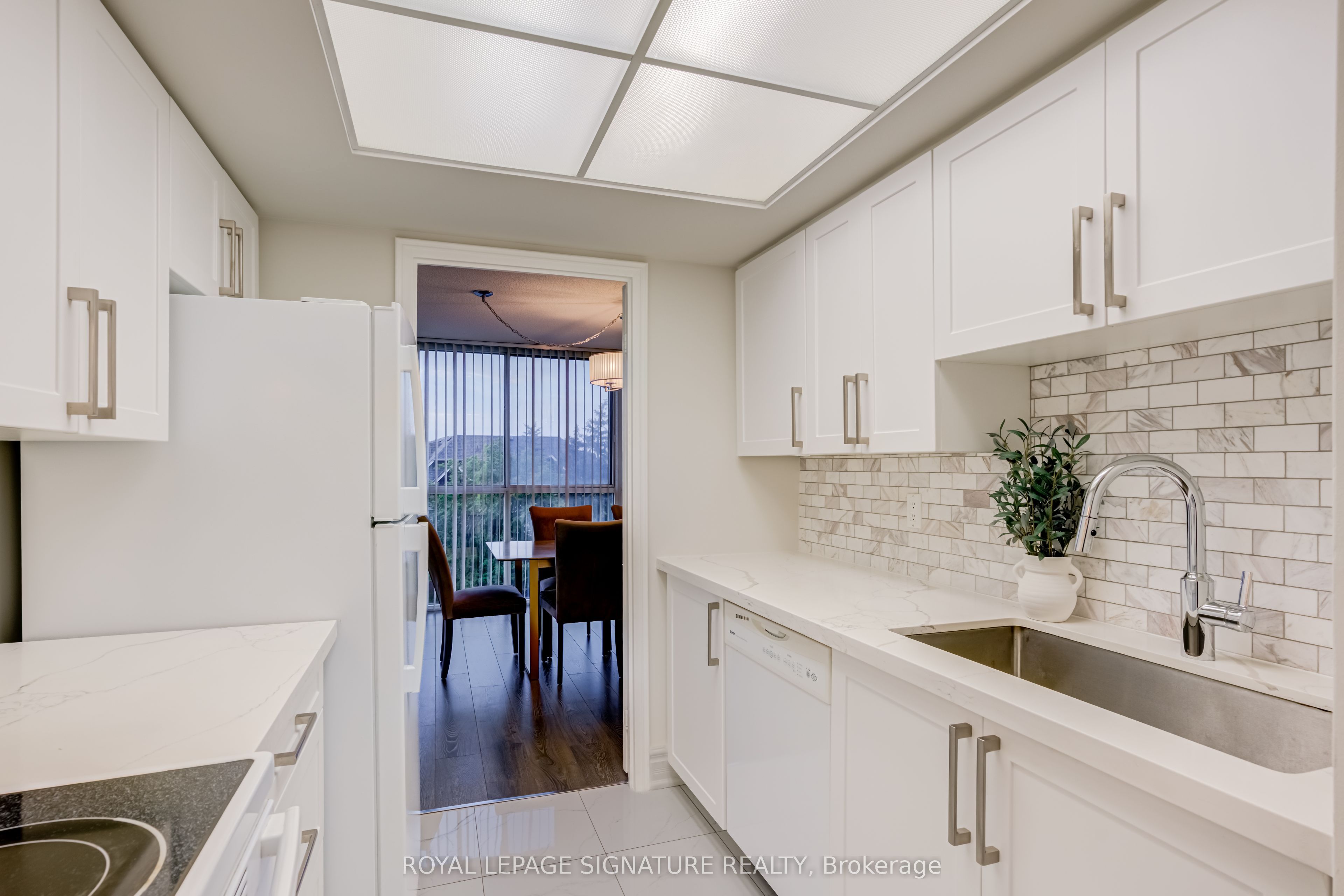 880 Dundas Street W 405, Mississauga, ON L5C 4H3 photo 4