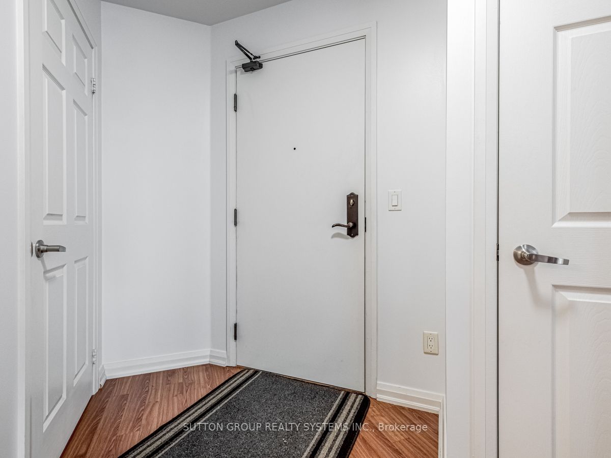 220 Forum Drive 913, Mississauga, ON L4Z 4K1 photo 4