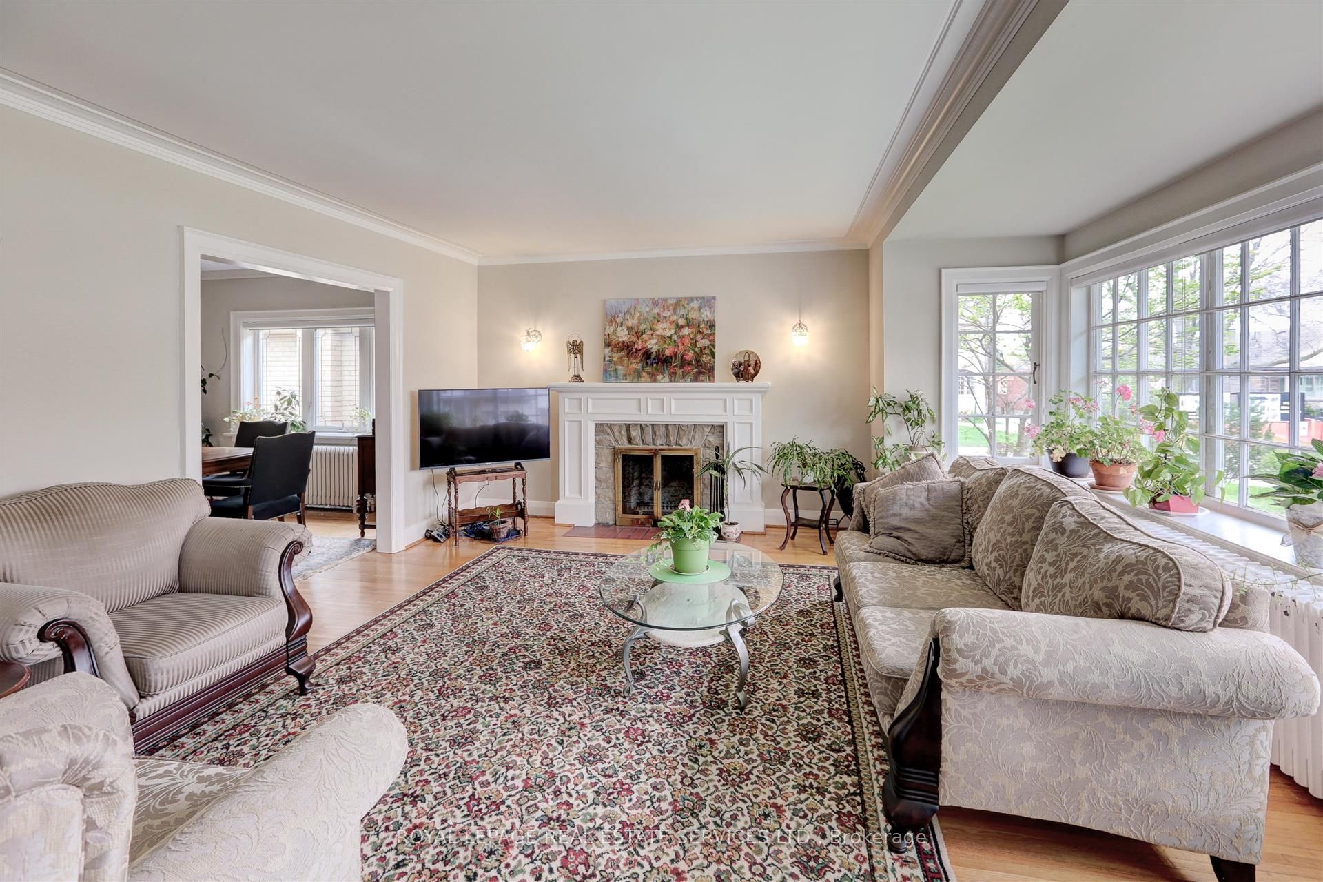 83 Brentwood Road S, Toronto, ON M8Z 3N4 photo 2