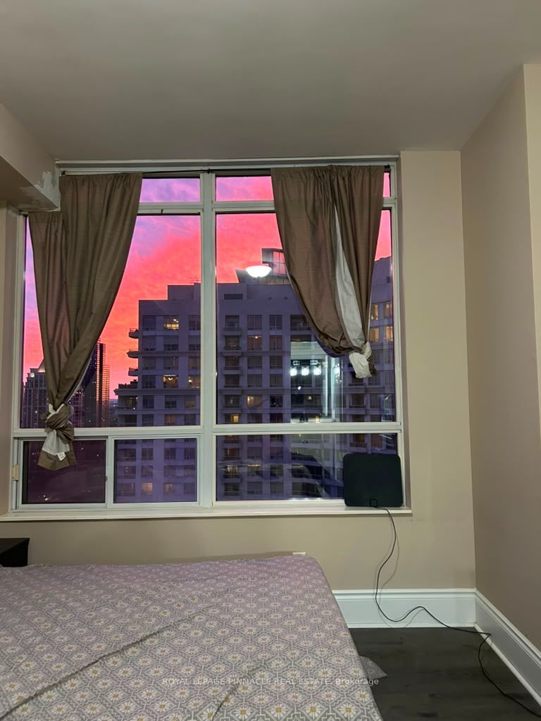 3880 Duke of York Boulevard 2801, Mississauga, ON L5B 4M7 photo 3