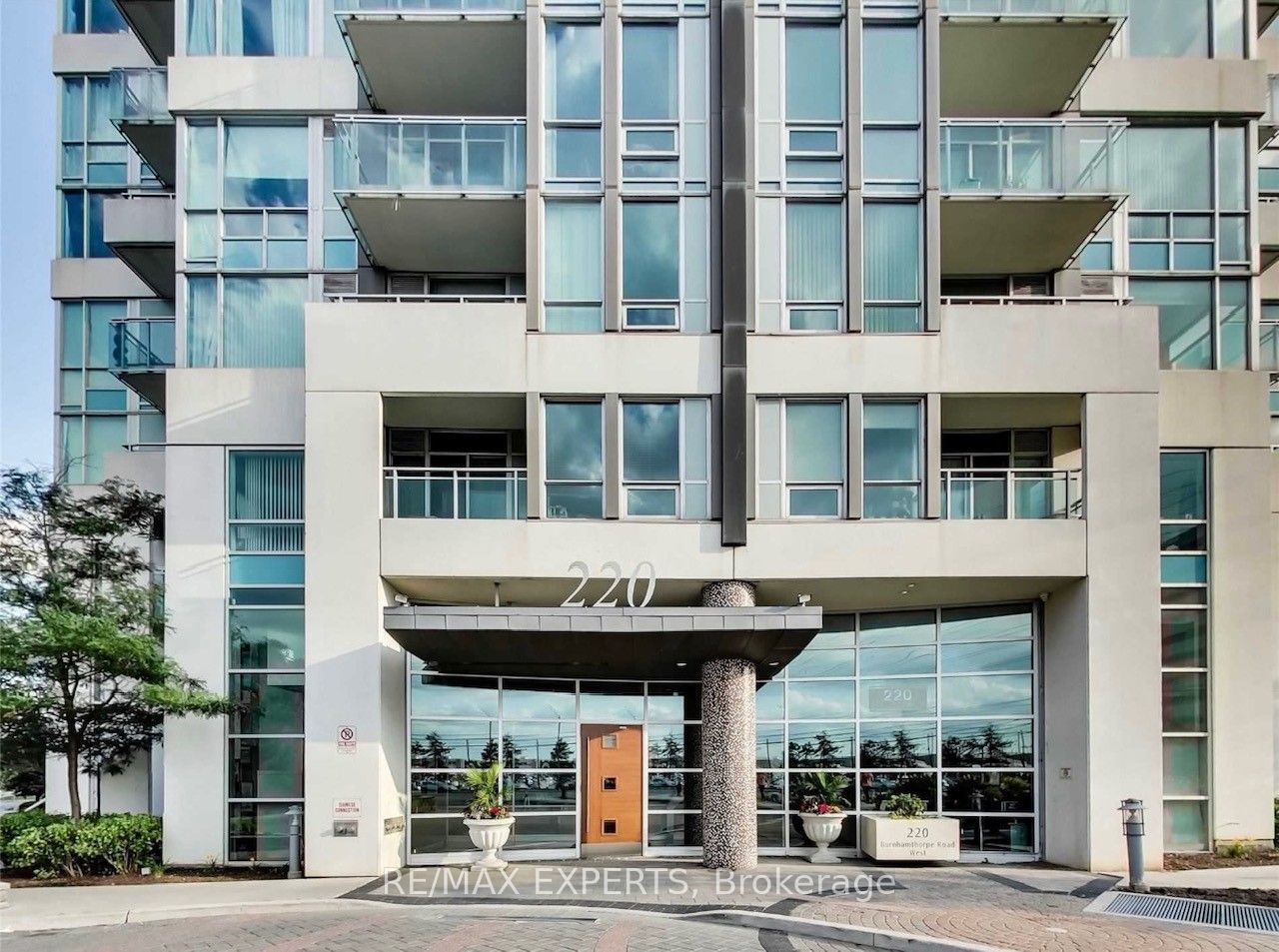 220 Burnhamthorpe Road W 722, Mississauga, ON L5B 4N4 photo 2