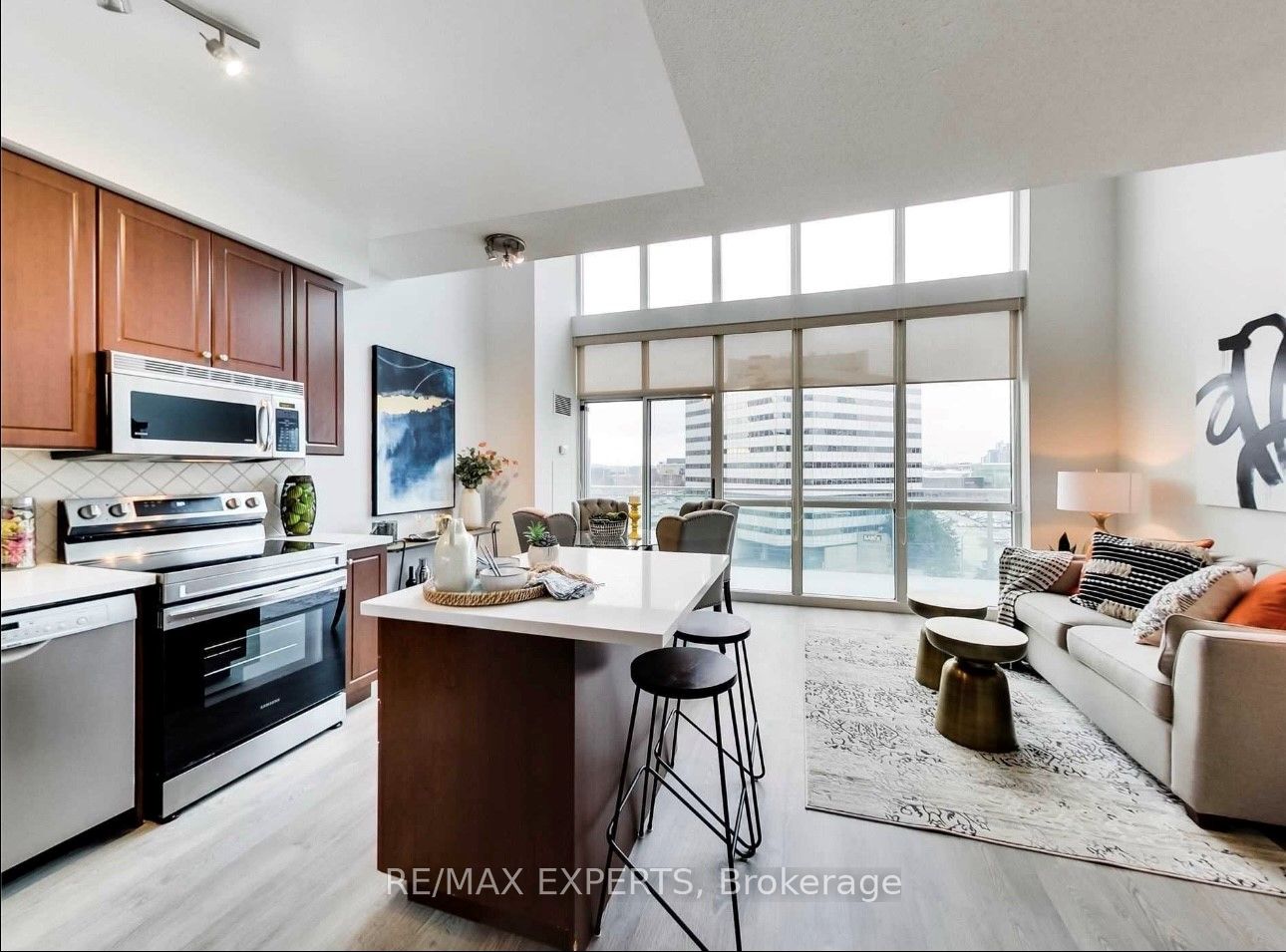 220 Burnhamthorpe Road W 722, Mississauga, ON L5B 4N4 photo 5