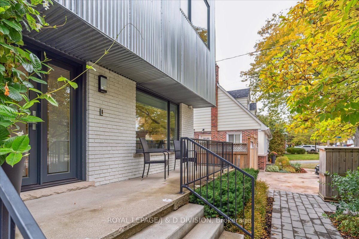 16 Forty First Street, Toronto, ON M8W 3N5 photo 3