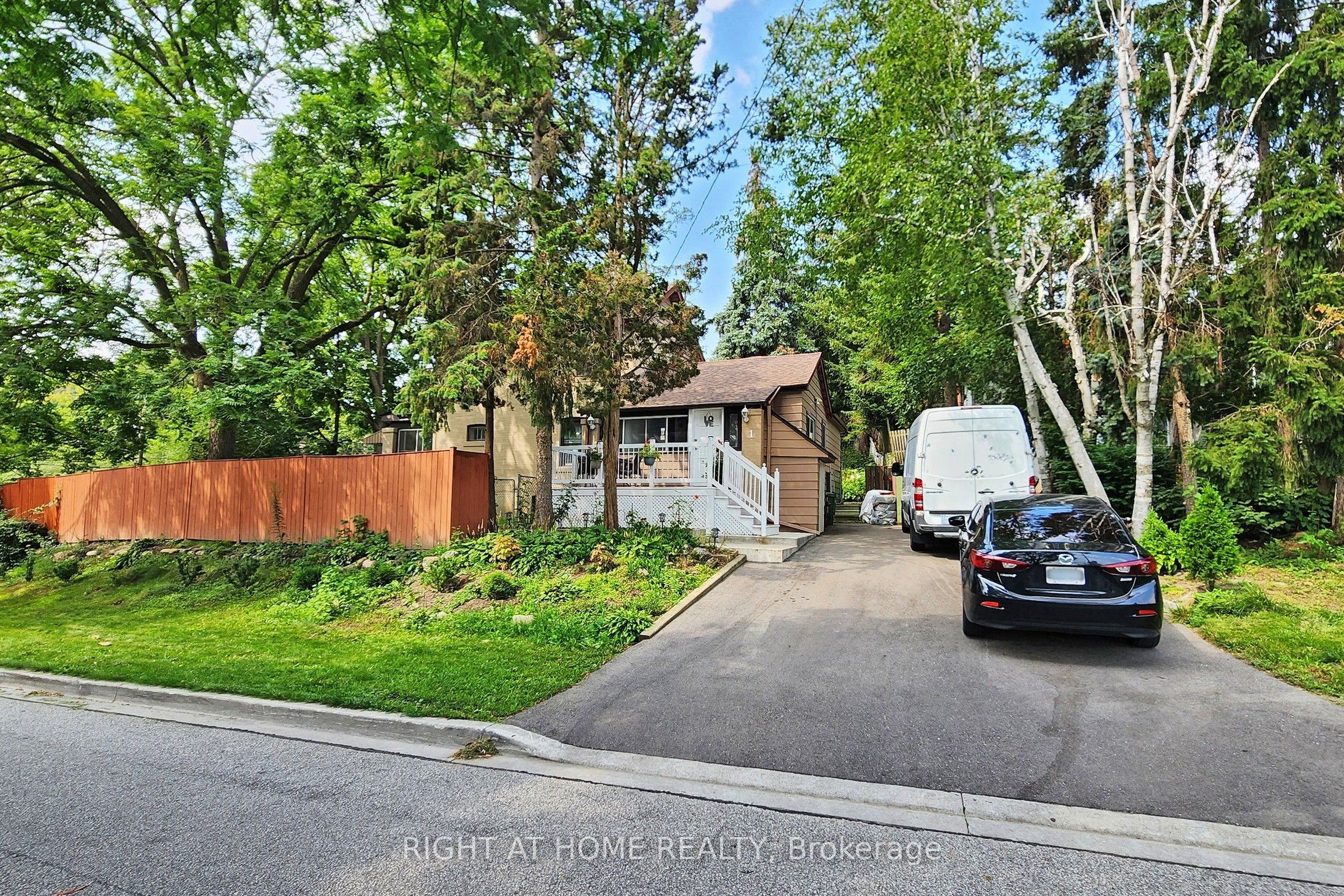 1 Edgebrook Drive, Toronto, ON M9V 1E1 photo 2