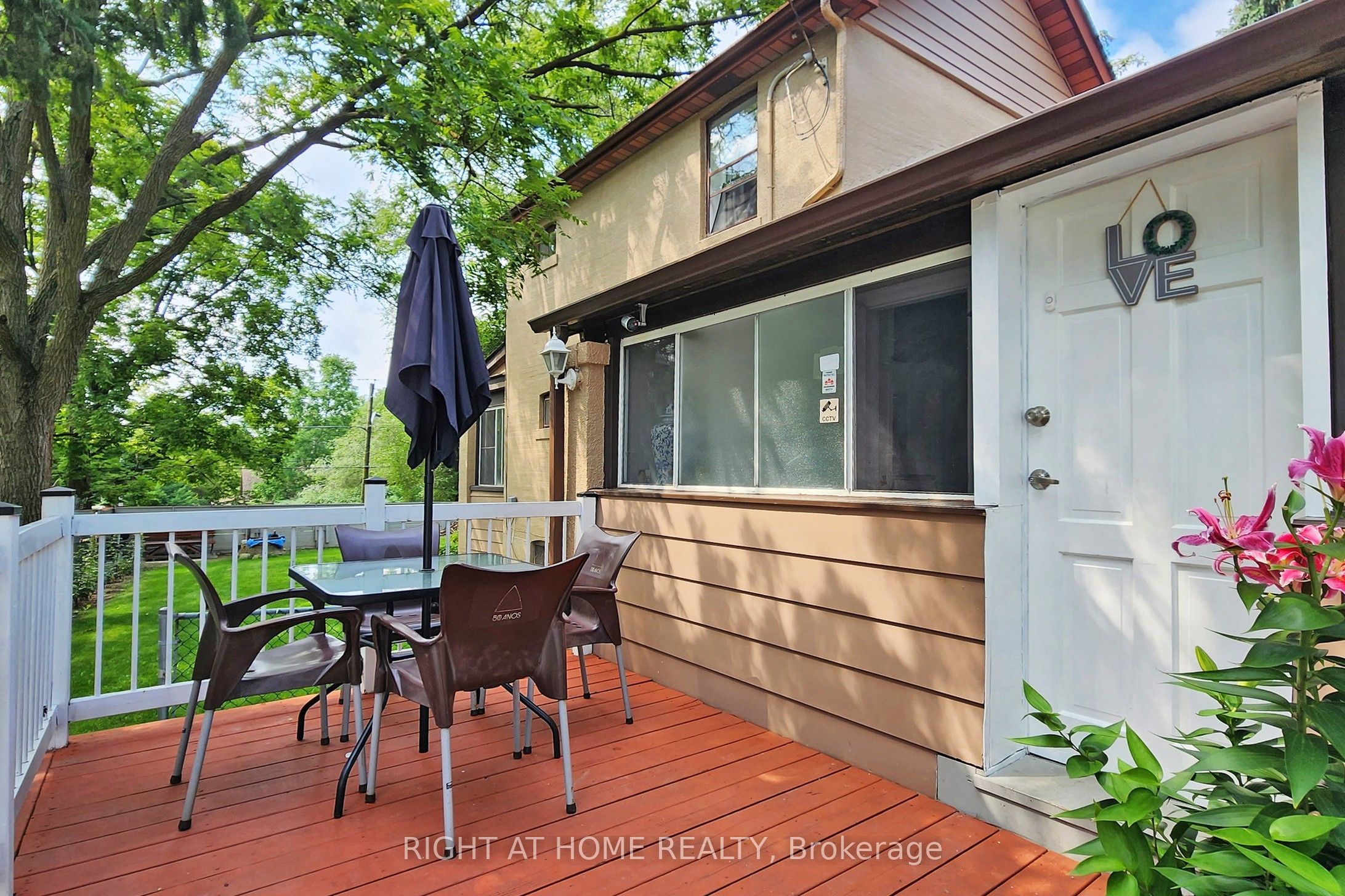 1 Edgebrook Drive, Toronto, ON M9V 1E1 photo 3