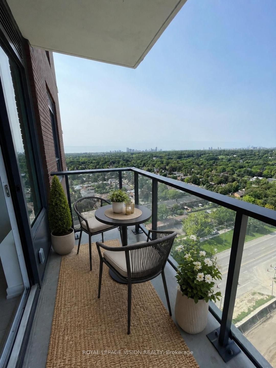 4010 Eglinton Avenue W 1911, Toronto, ON M9A 0G5