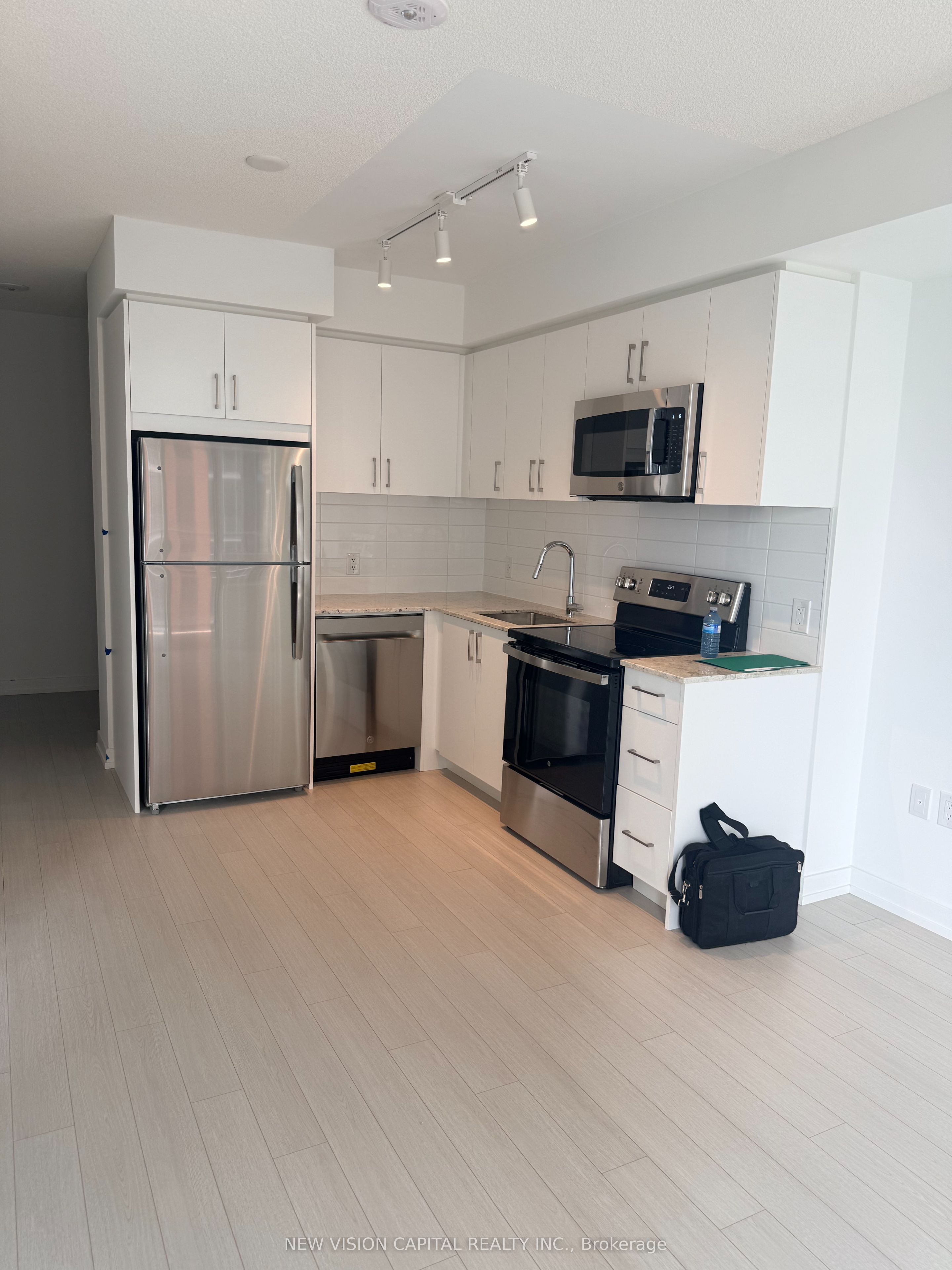 4010 Eglinton Avenue 1512, Toronto, ON M9A 0G5 photo 5