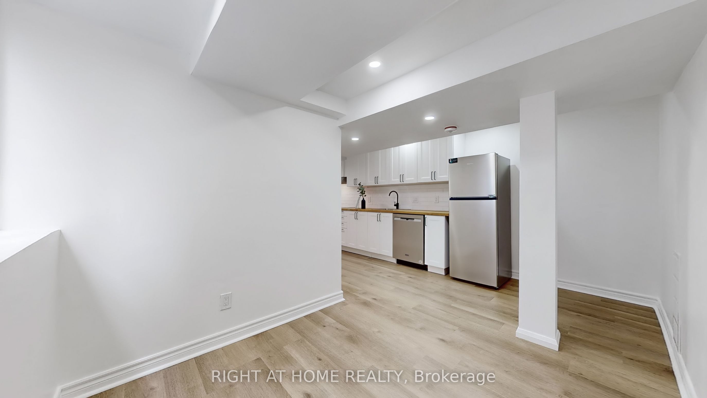 1121 Foxglove Place LOWER, Mississauga, ON L5V 2N4 photo 4