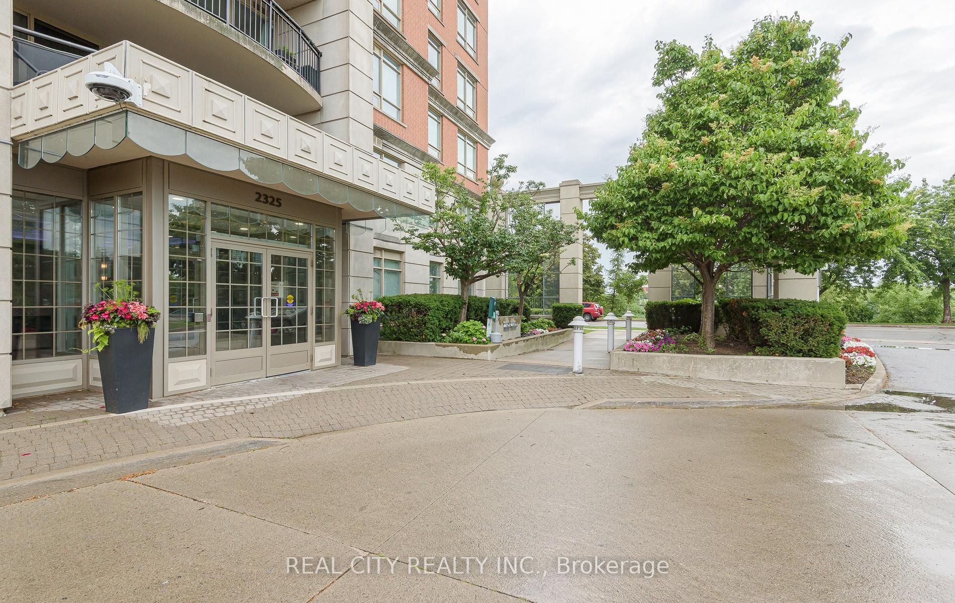 2325 Central Park Drive 704, Oakville, ON L6H 0E2 photo 2