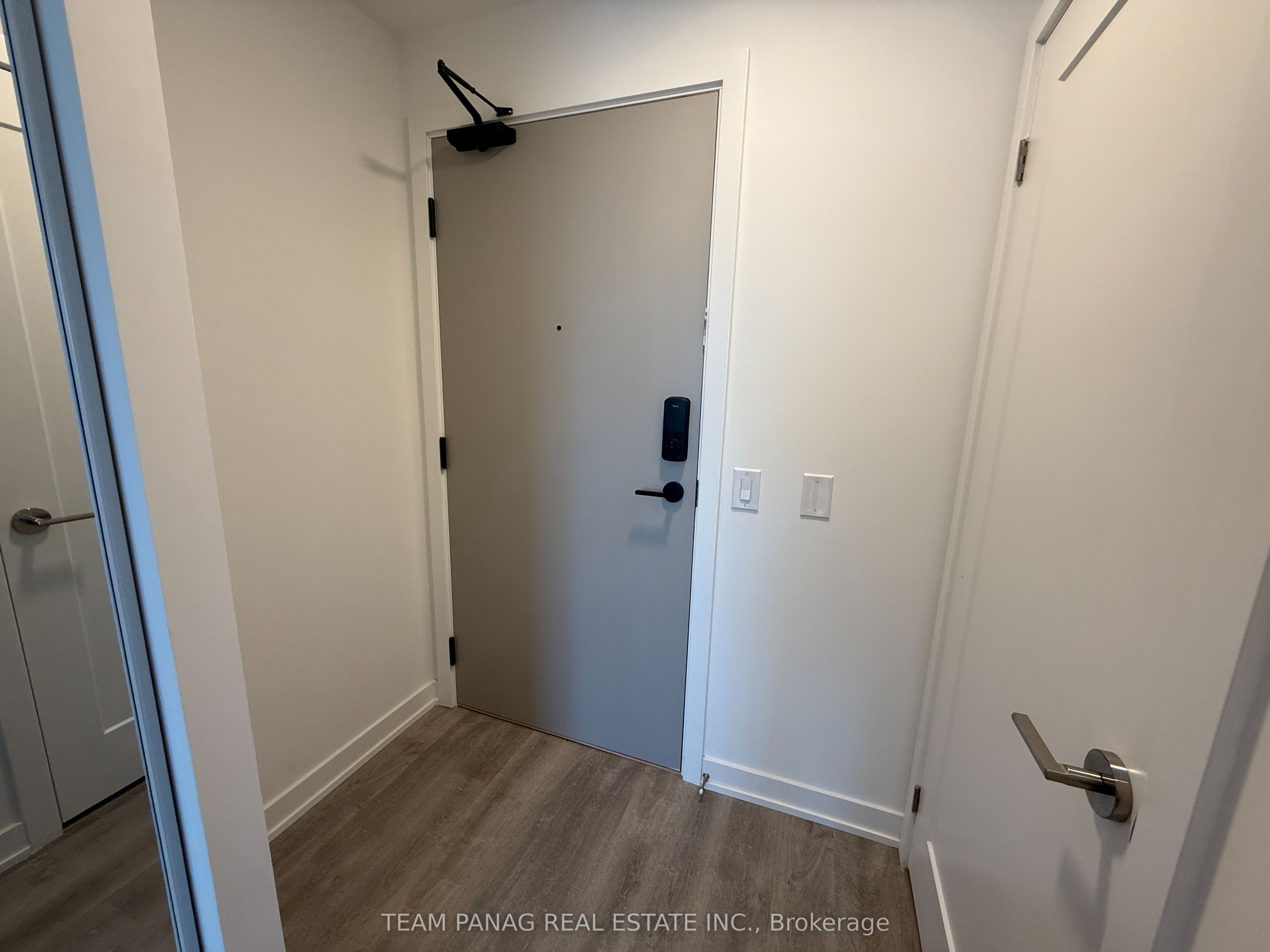 5105 Hurontario Street 431, Mississauga, ON L4Z 0C9 photo 2