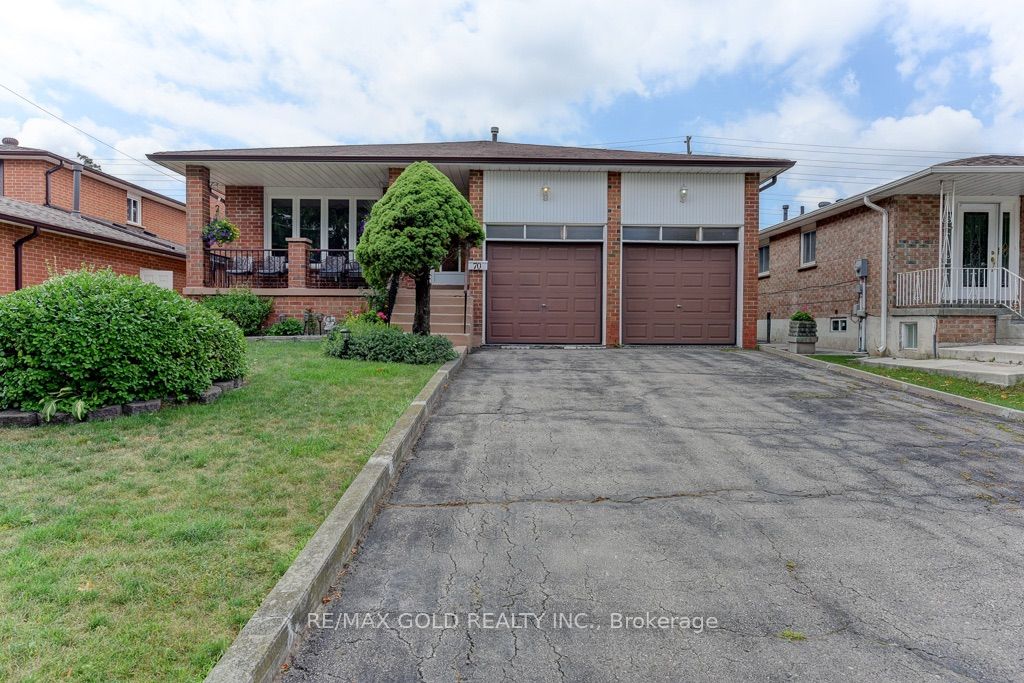 70 Malcolm Crescent, Brampton, ON L6S 3C8
