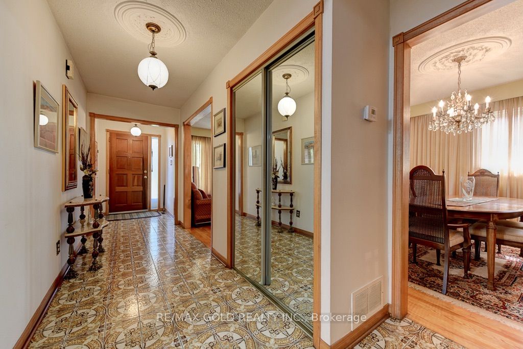 70 Malcolm Crescent, Brampton, ON L6S 3C8 photo 5