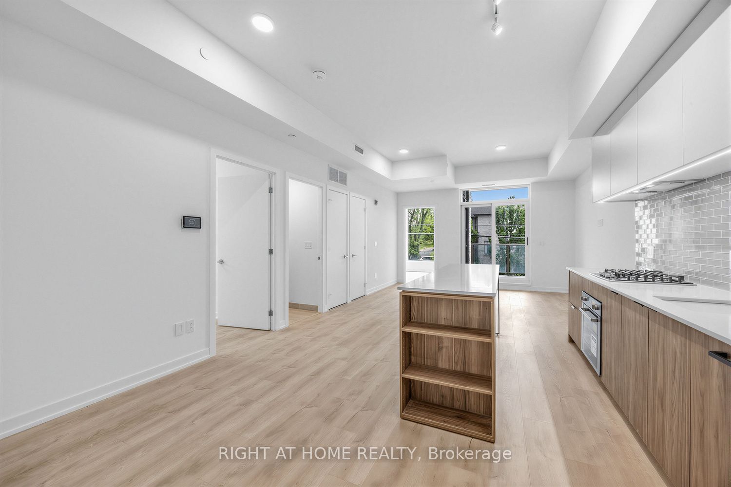 722 Marlee Avenue 207, Toronto, ON M6B 3J7 photo 2