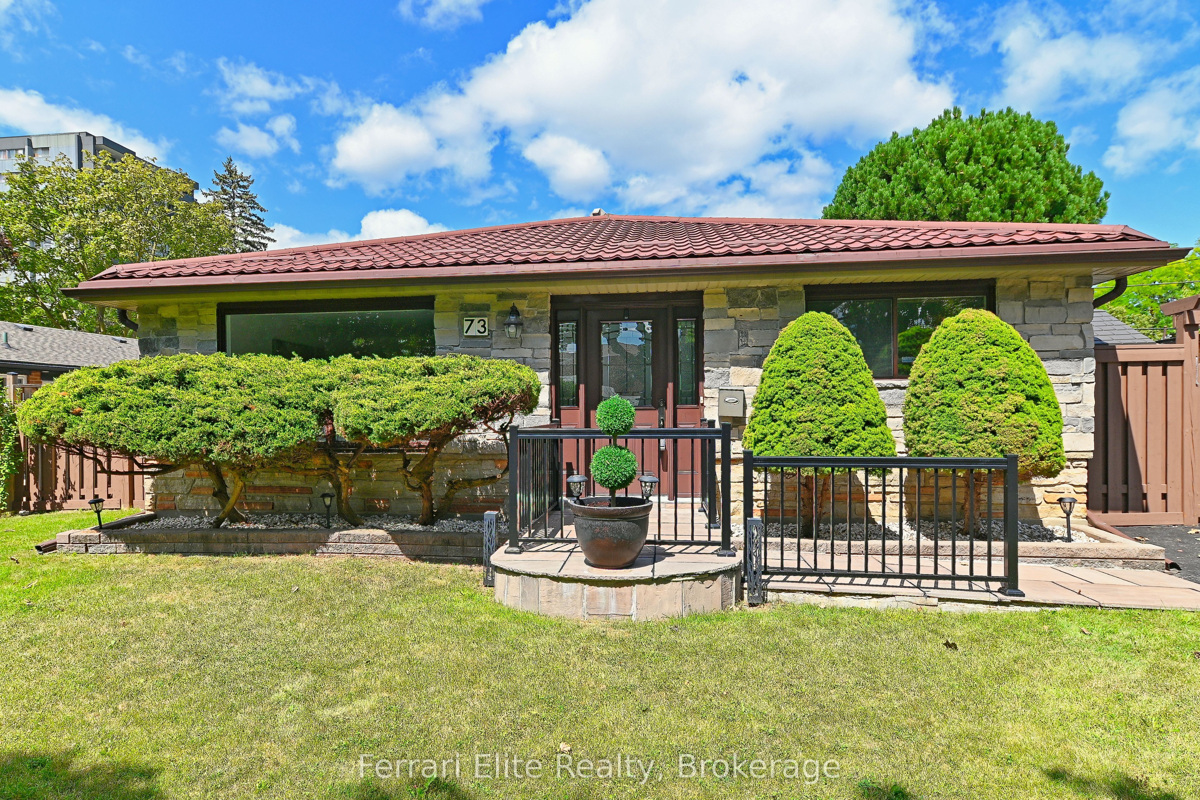 73 Farley Crescent, Toronto, ON M9R 2A5 photo 2
