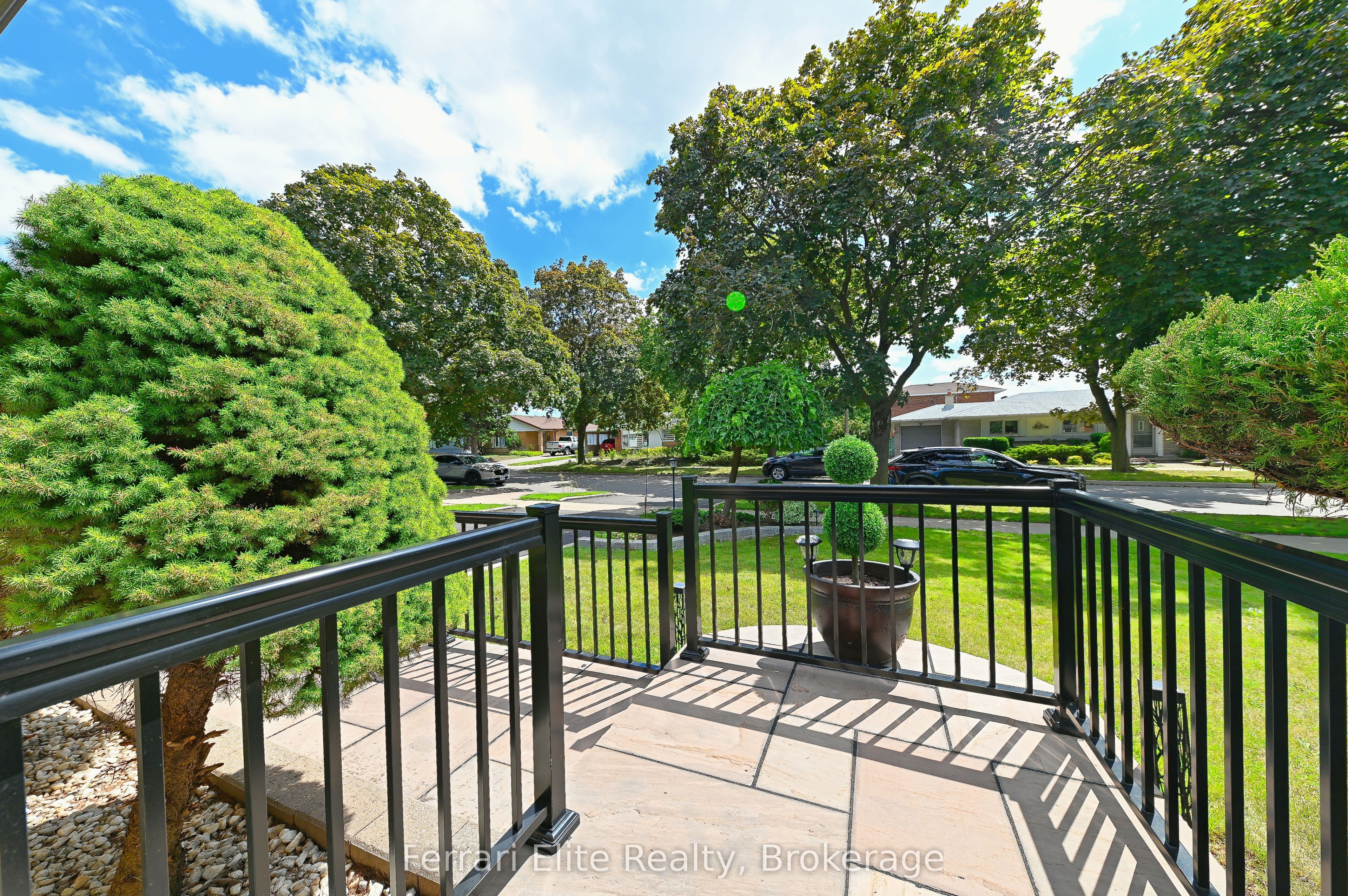 73 Farley Crescent, Toronto, ON M9R 2A5 photo 3