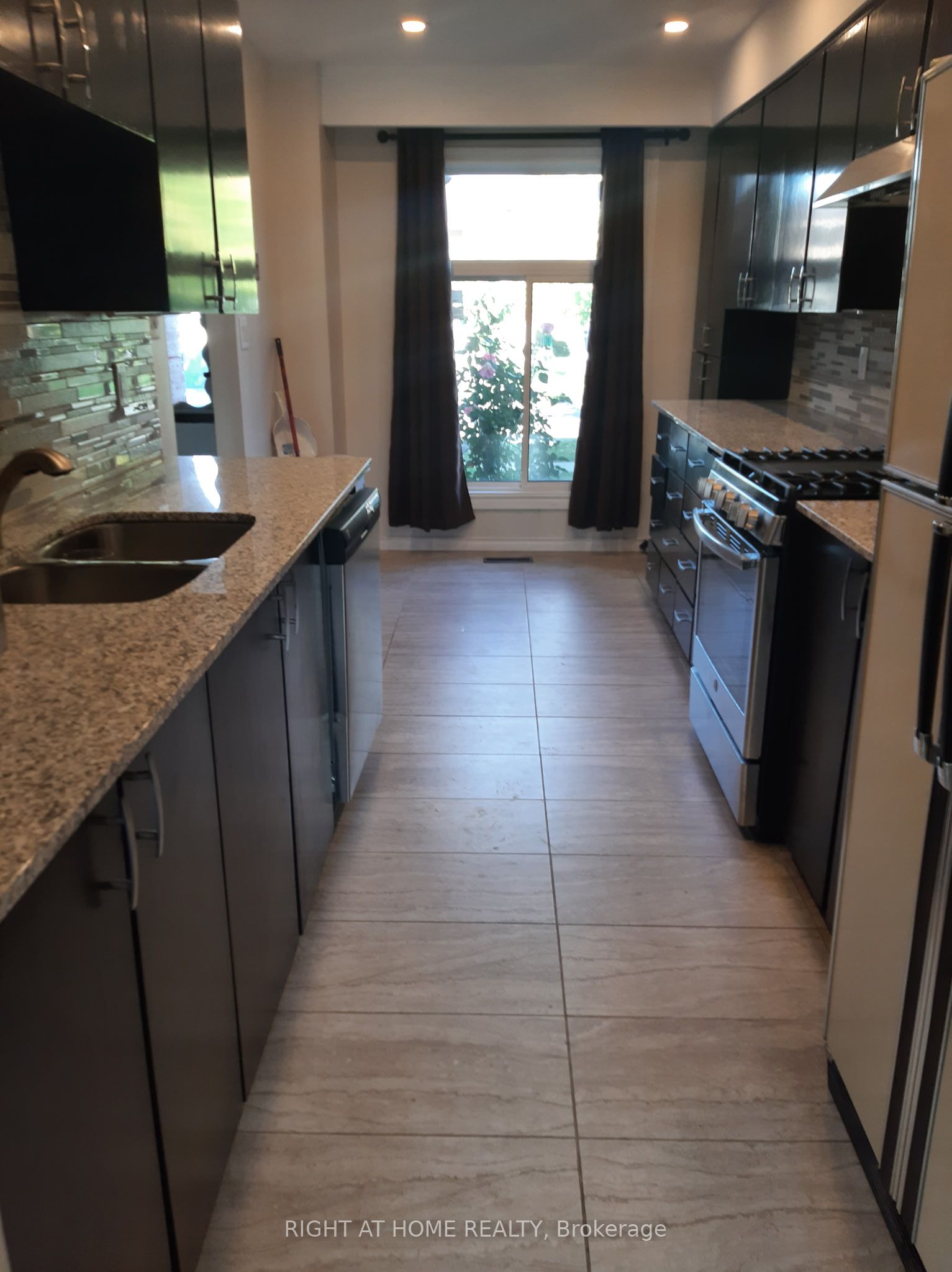 39 Hockley Path, Brampton, ON L6V 3R2 photo 3