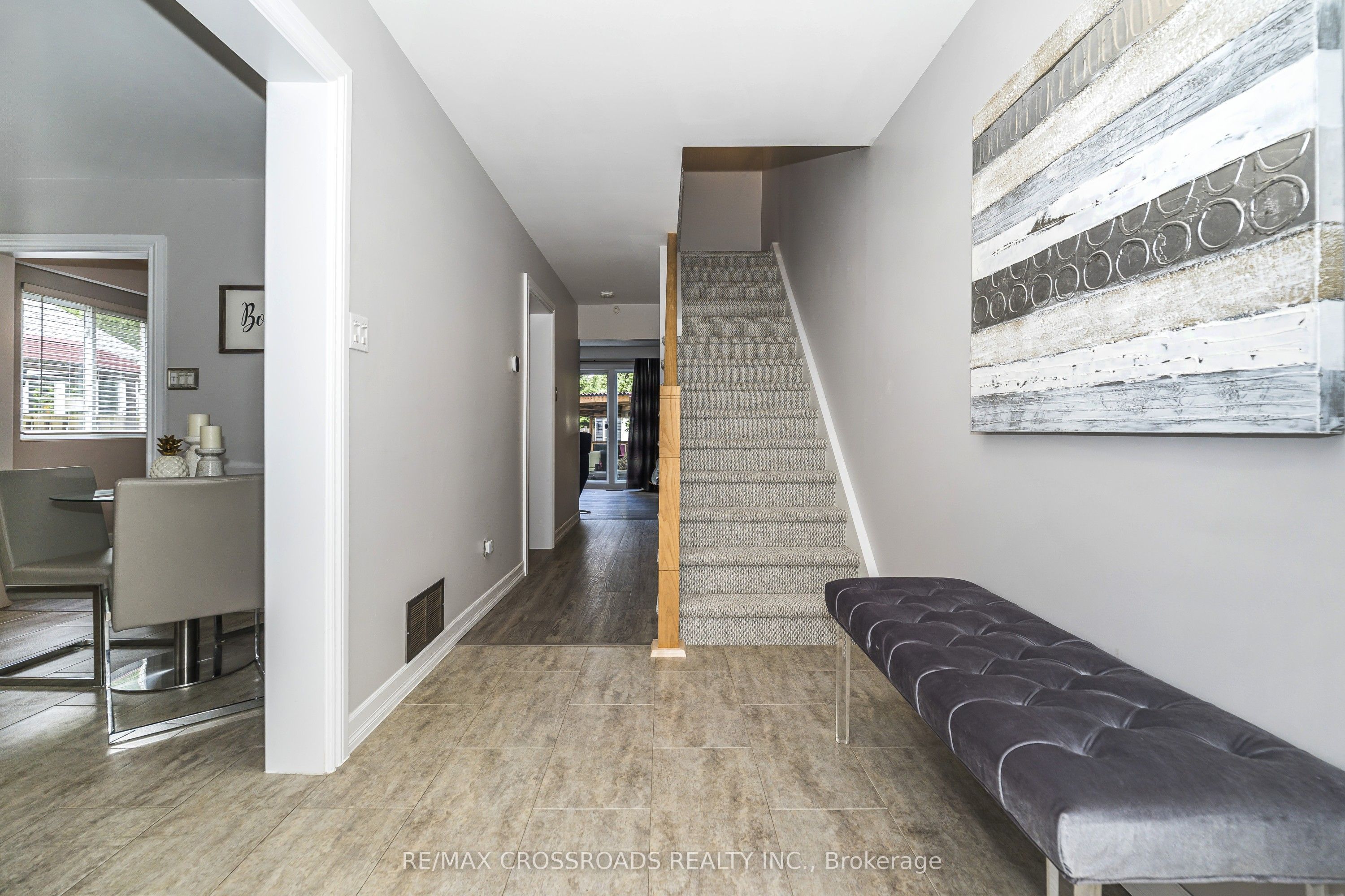 655 Dodsworth Crescent, Mississauga, ON L4Y 2H6 photo 3
