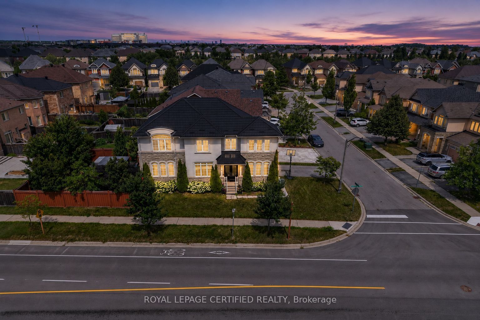 2561 Grand Oak Trail, Oakville, ON L6M 0R4 photo 3