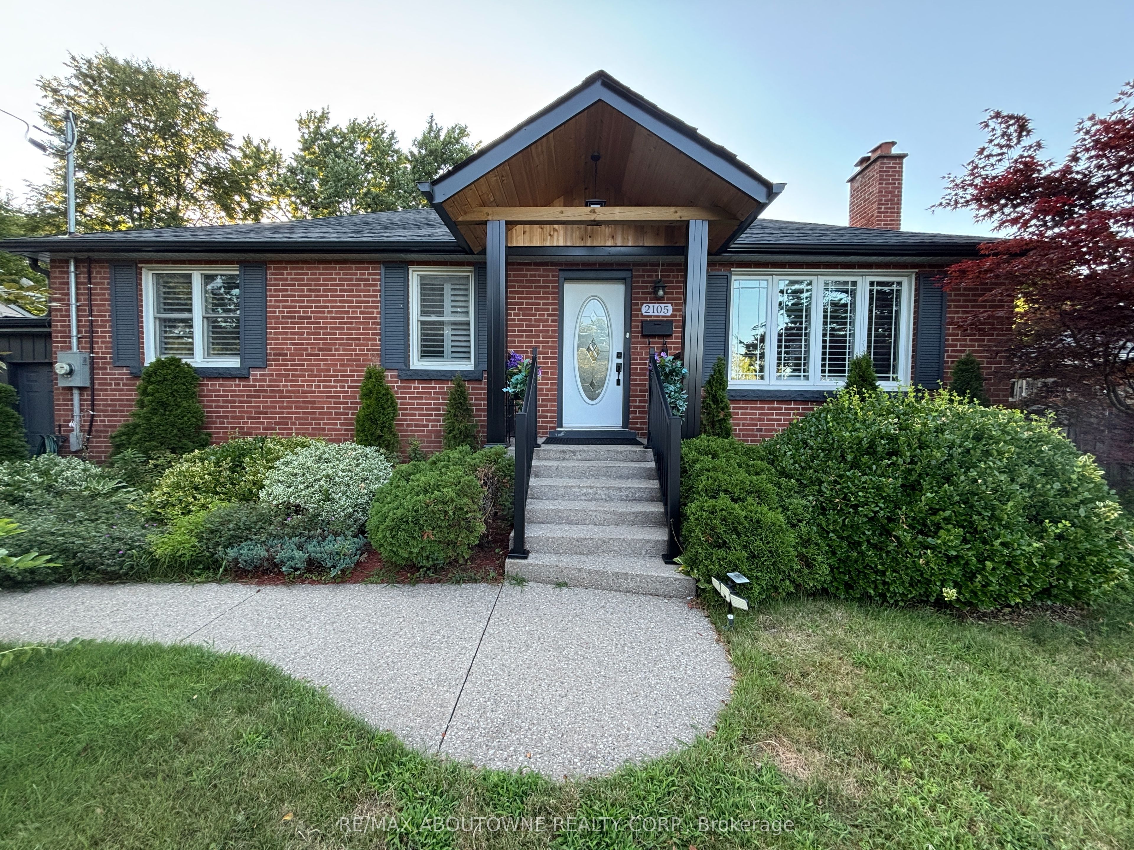 2105 Maplewood Drive, Burlington, ON L7R 2C6