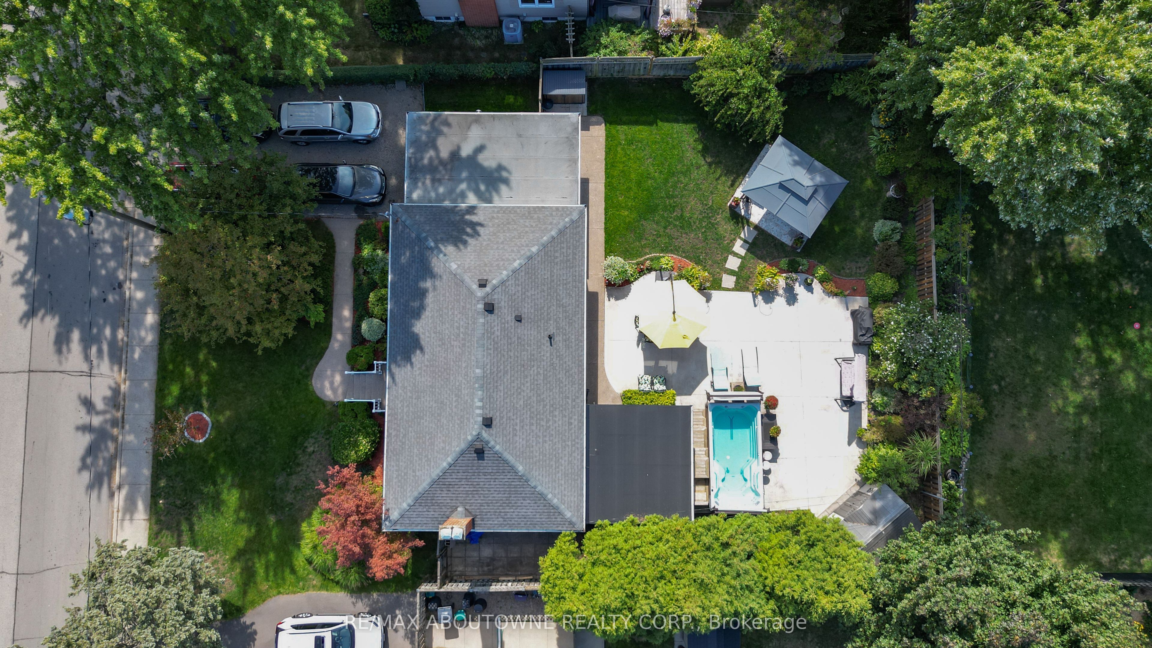 2105 Maplewood Drive, Burlington, ON L7R 2C6 photo 5