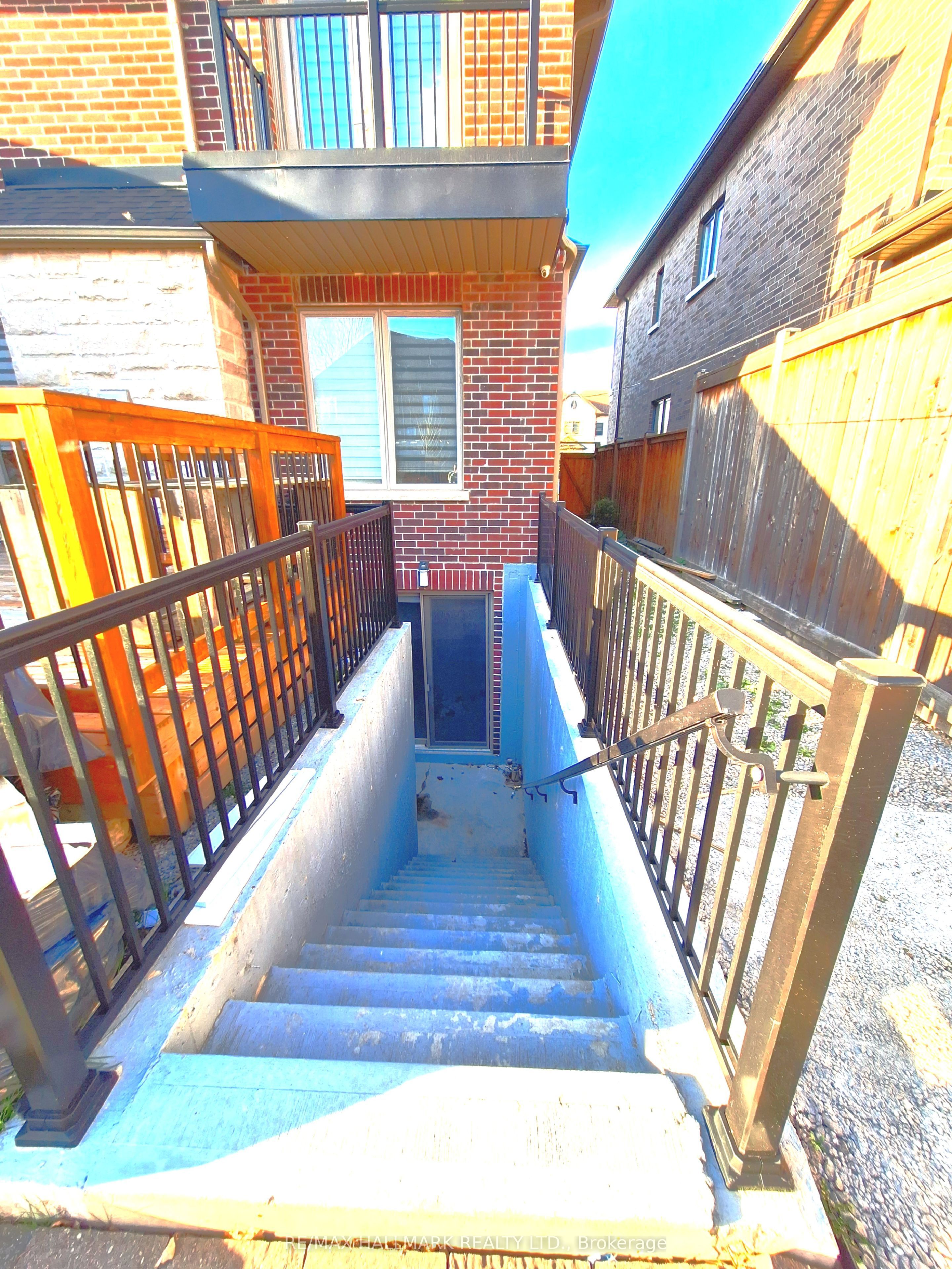 38 Harrison Avenue LOWER, Mississauga, ON L5H 2N9 photo 4