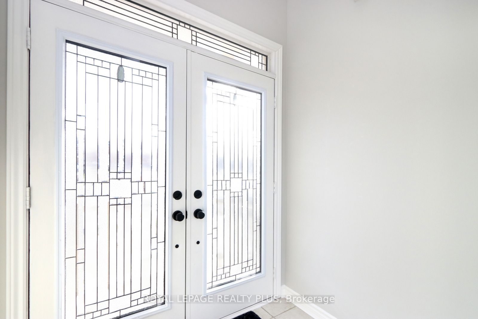 3656 Twinmaple Drive, Mississauga, ON L4Y 3R1 photo 2
