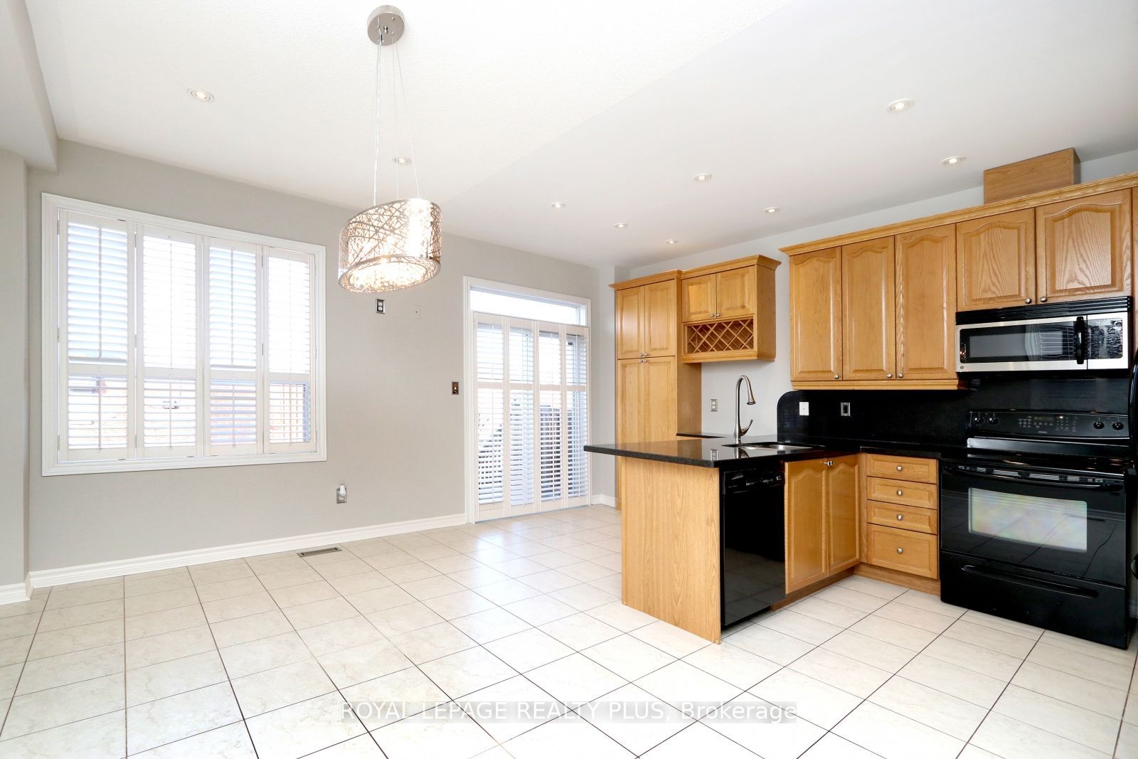 3656 Twinmaple Drive, Mississauga, ON L4Y 3R1 photo 3
