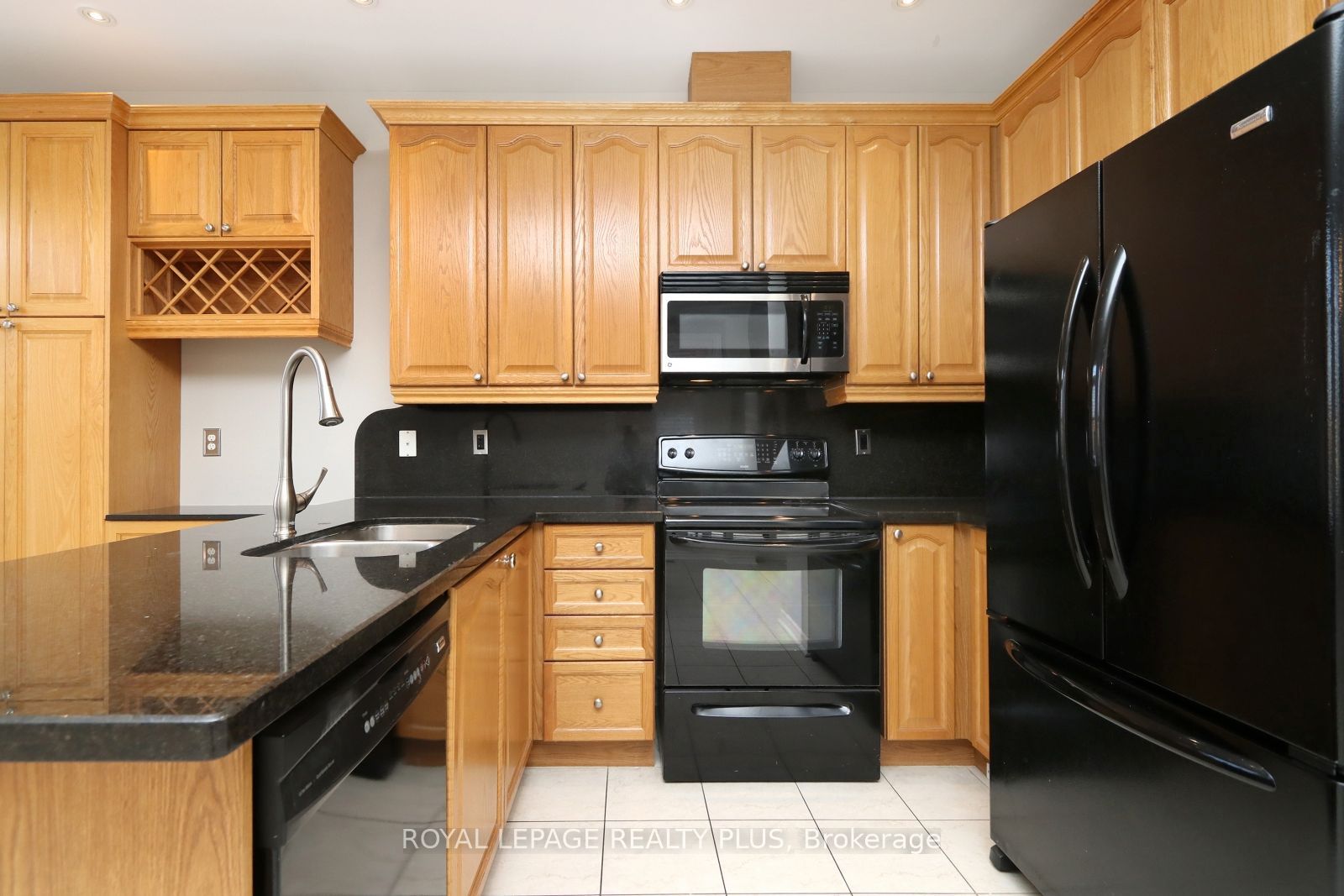 3656 Twinmaple Drive, Mississauga, ON L4Y 3R1 photo 5