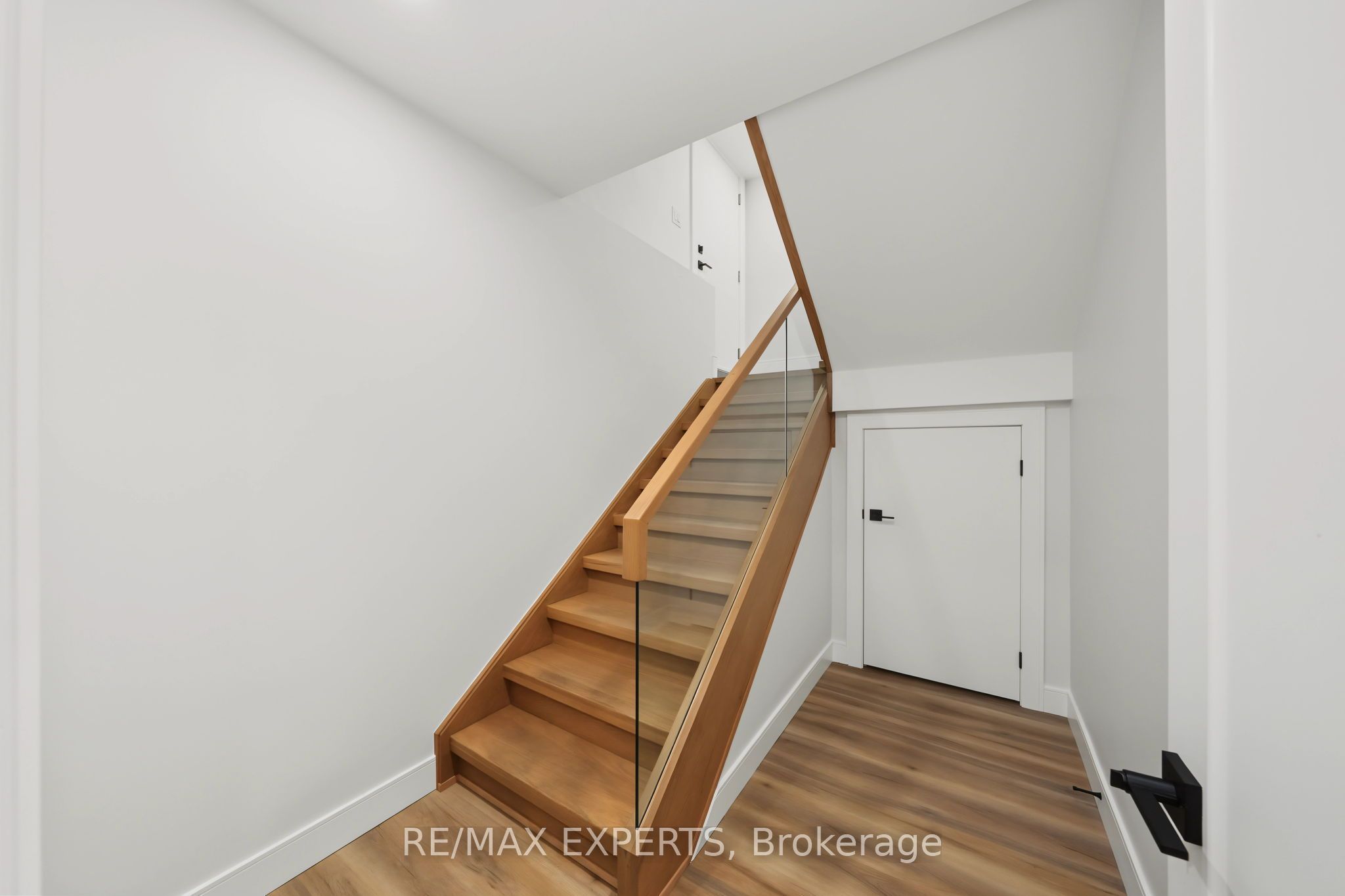 1062 Alexandra Avenue BSMT, Mississauga, ON L5E 1Z8