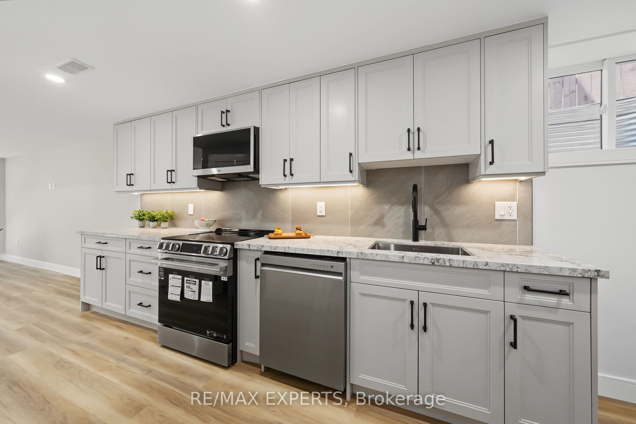 1062 Alexandra Avenue BSMT, Mississauga, ON L5E 1Z8 photo 5