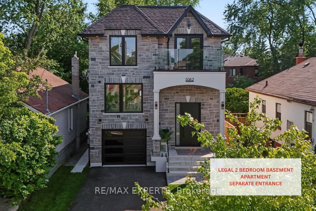 1062 Alexandra Avenue, Mississauga, ON L5E 1Z8 photo 2