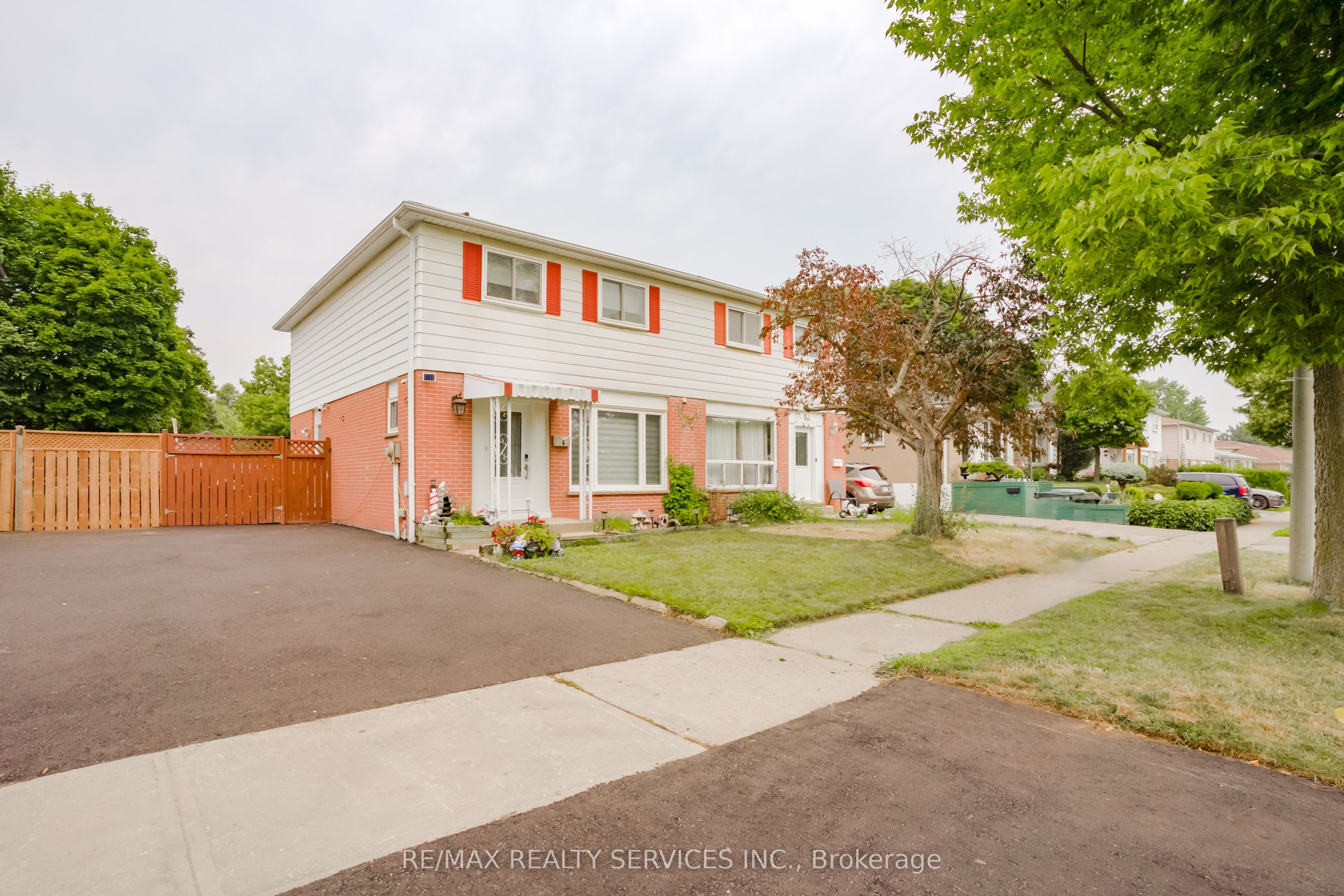 6 Lauderdale Road, Brampton, ON L6V 2B7 photo 2