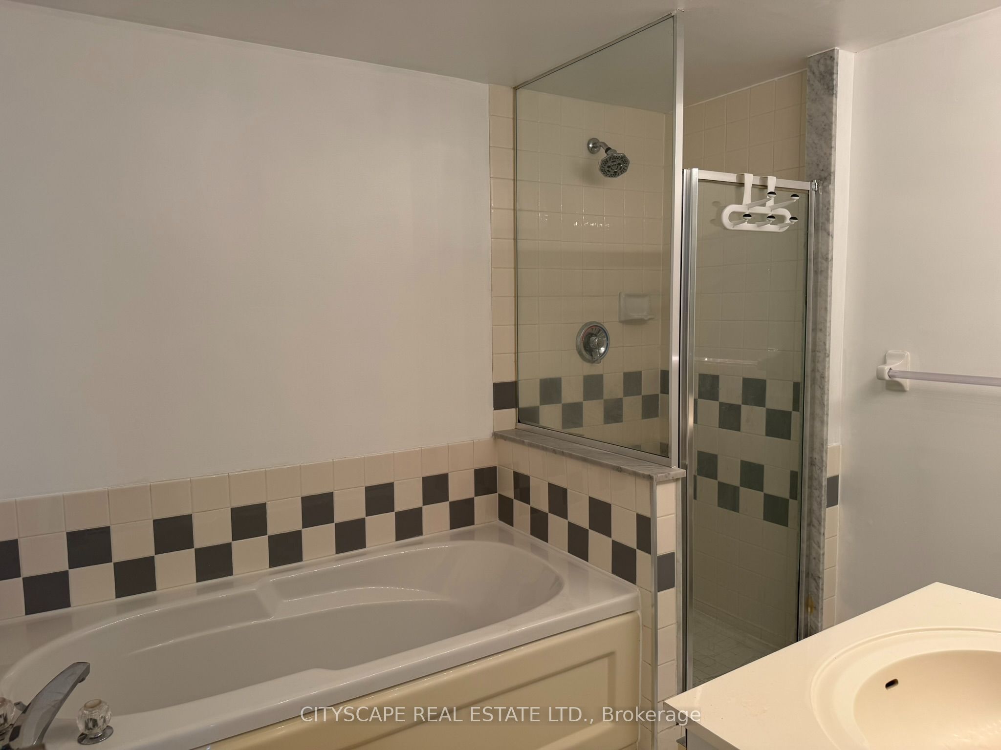101 Subway Crescent 1906, Toronto, ON M9B 6K4 photo 5