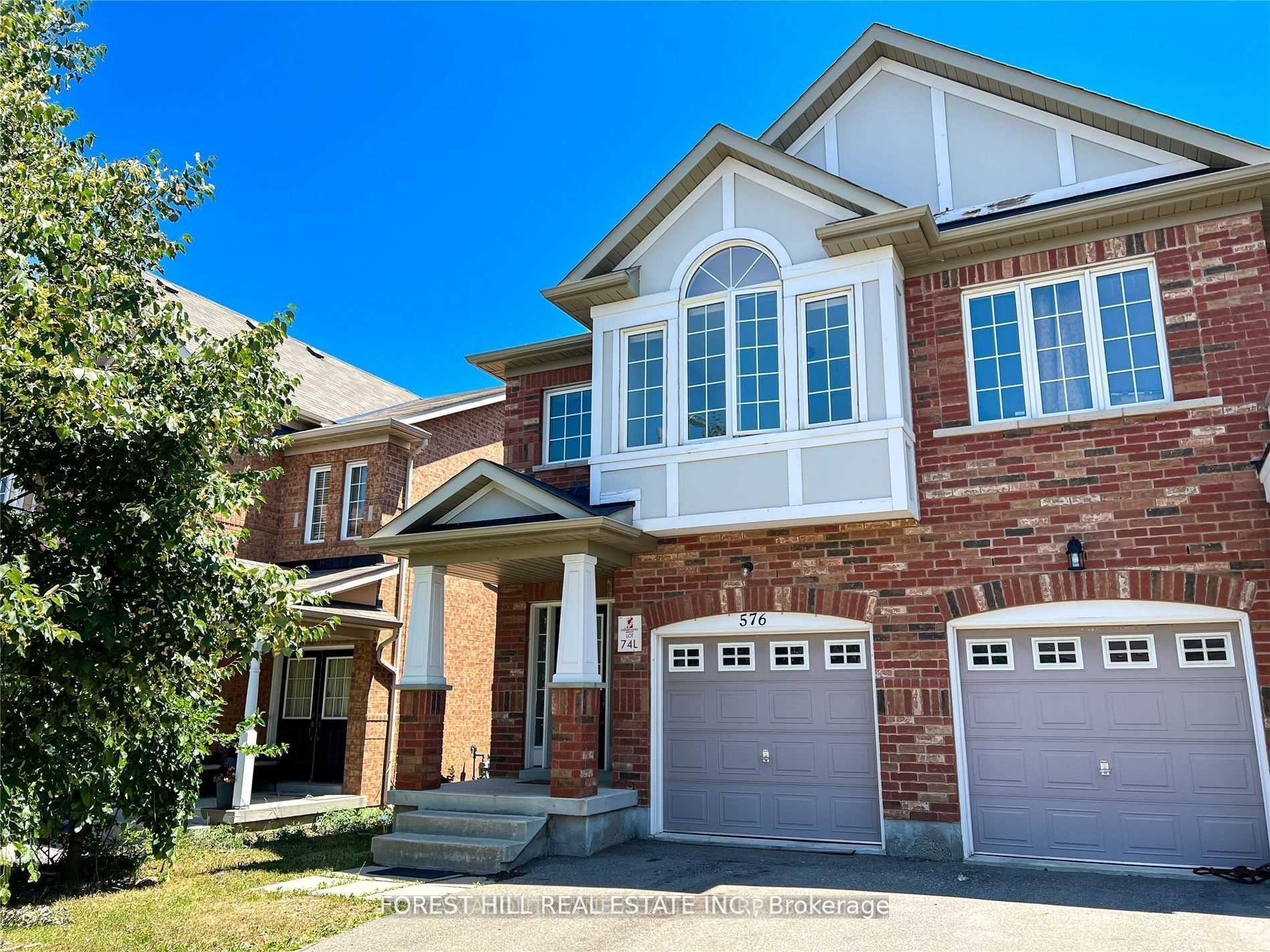 576 Courtney Valley Road, Mississauga, ON L5V 0C2 photo 2