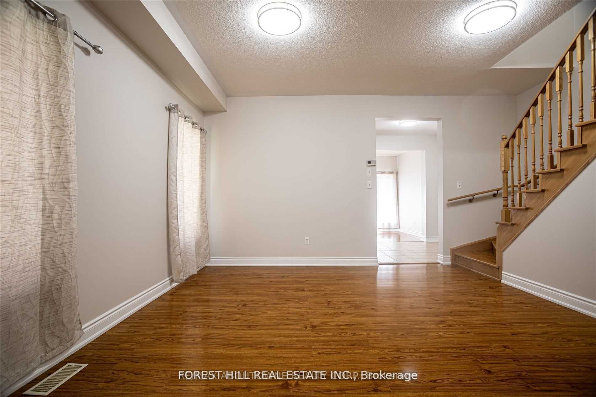 576 Courtney Valley Road, Mississauga, ON L5V 0C2 photo 5