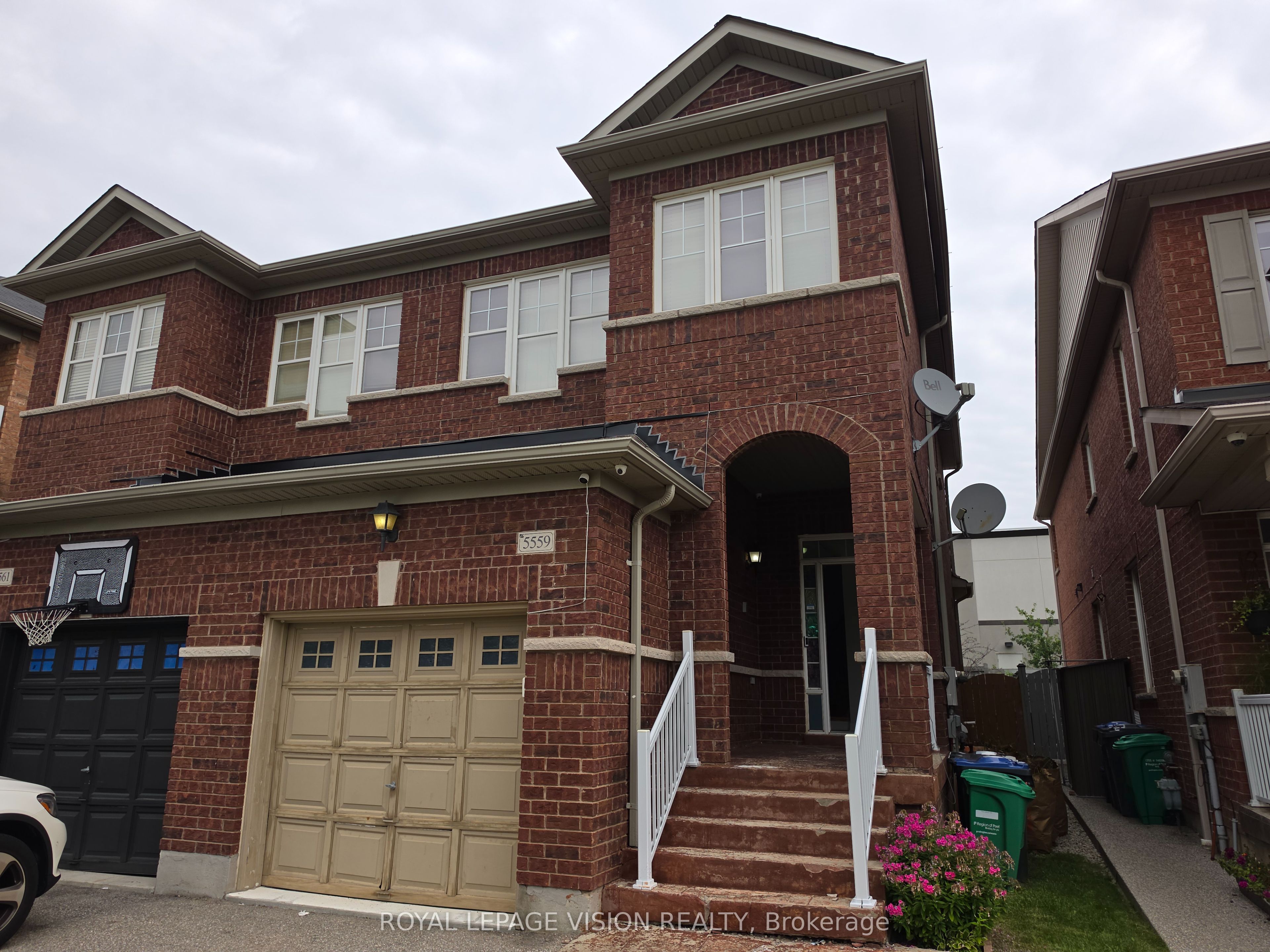 5559 Bonnie Street, Mississauga, ON L5M 0N7 photo 2