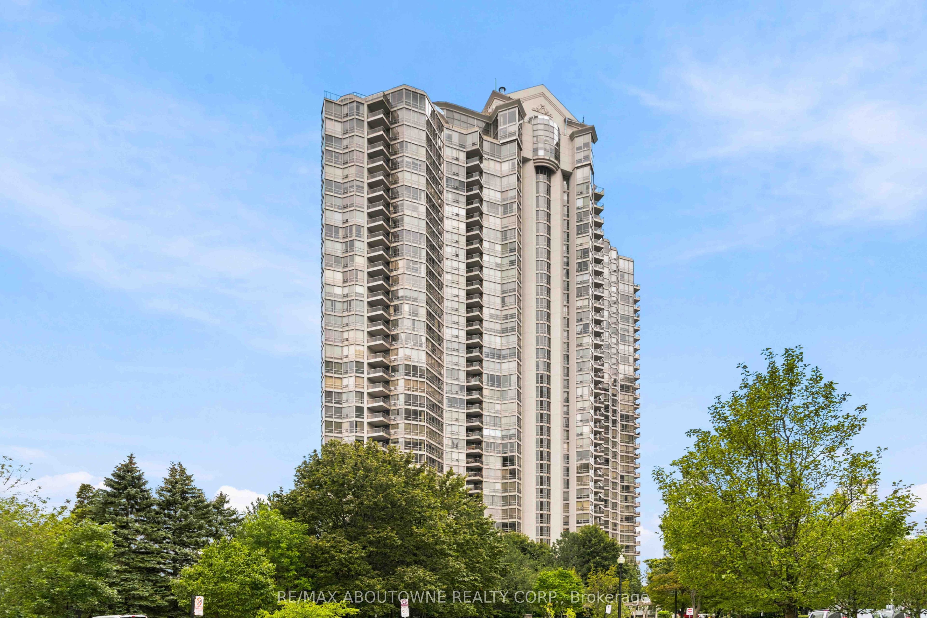 45 Kingsbridge Garden Circle 901, Mississauga, ON L5R 3K4 photo 2