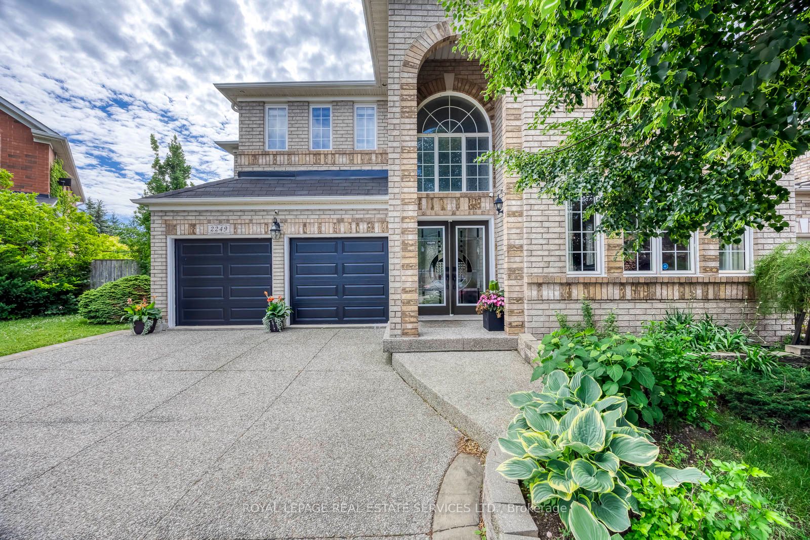 2249 Glazebrook Circle, Oakville, ON L6M 5B5 photo 2