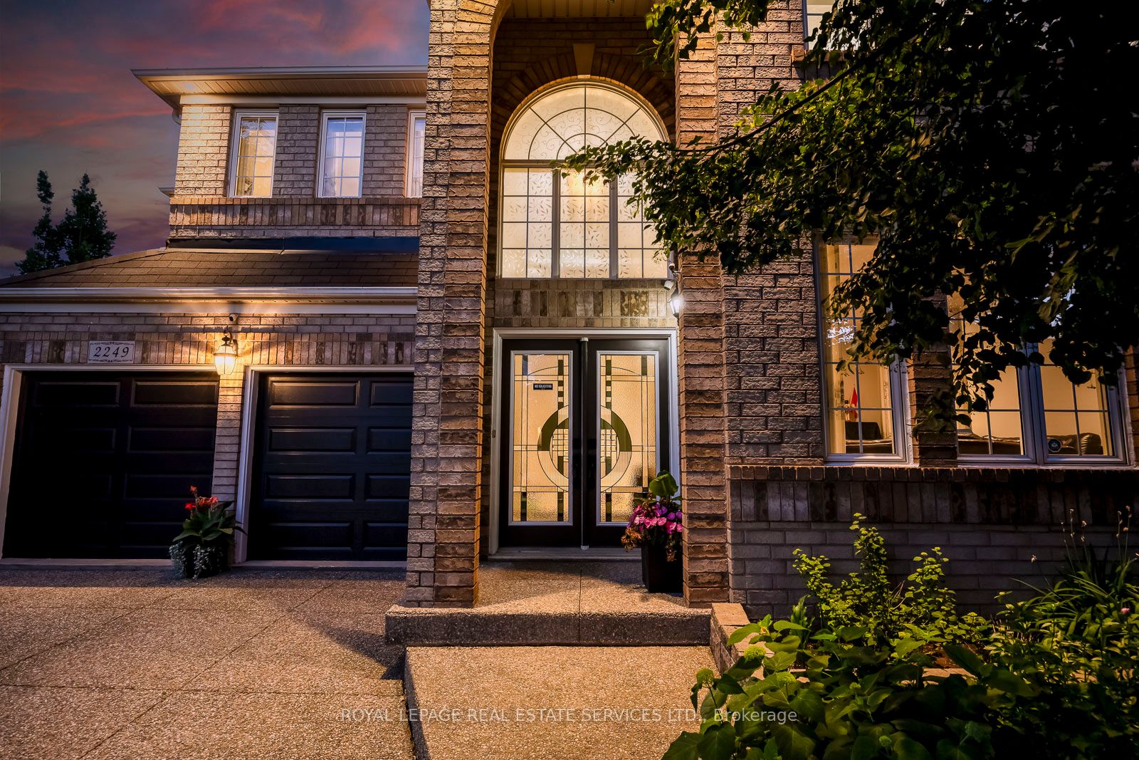 2249 Glazebrook Circle, Oakville, ON L6M 5B5 photo 3