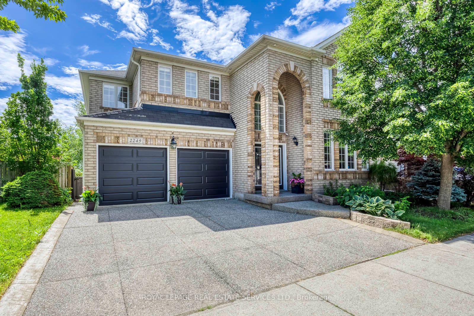 2249 Glazebrook Circle, Oakville, ON L6M 5B5 photo 4