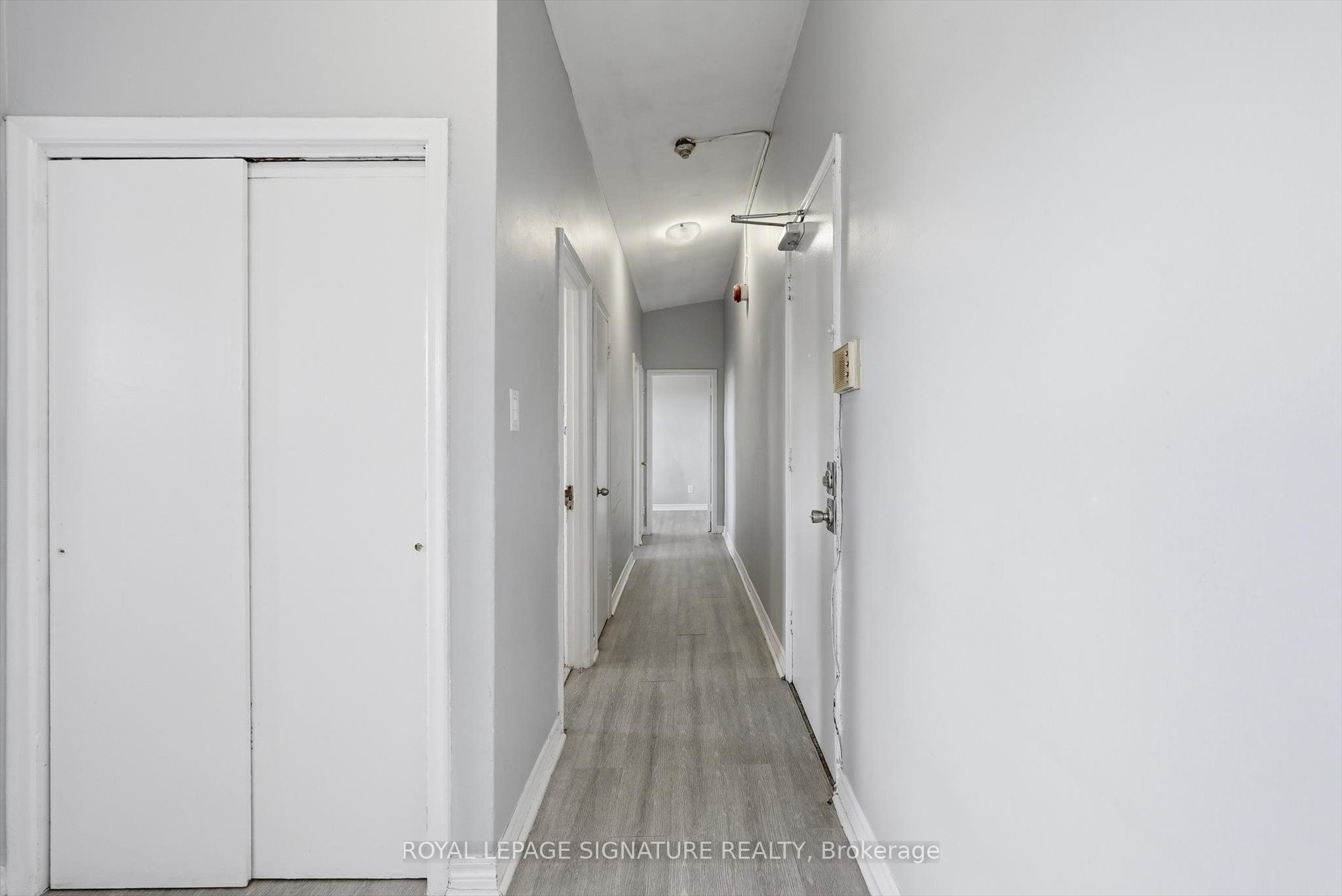 49 Cuffley Crescent S 301, Toronto, ON M3K 1X4 photo 3
