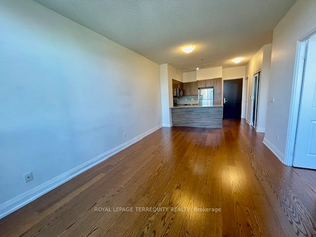65 Speers Road 323, Oakville, ON L6K 0J1 photo 3